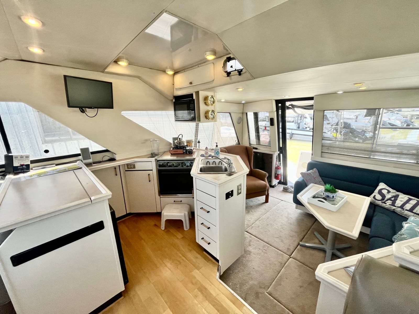 1996 Bayliner 3988 - Photo 46