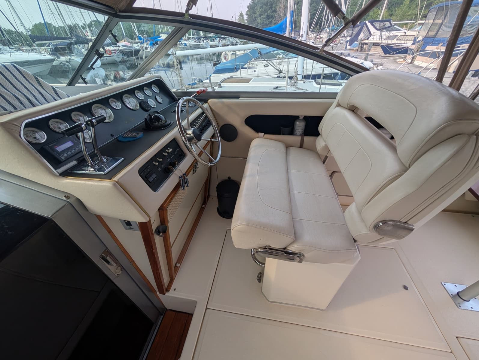 1986 Sea Ray 300 Weekender - Photo 20