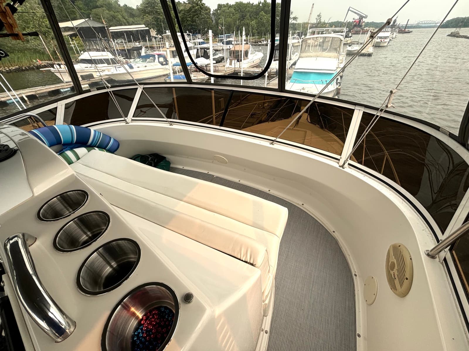 2000 Silverton 422 Motor Yacht - Photo 21