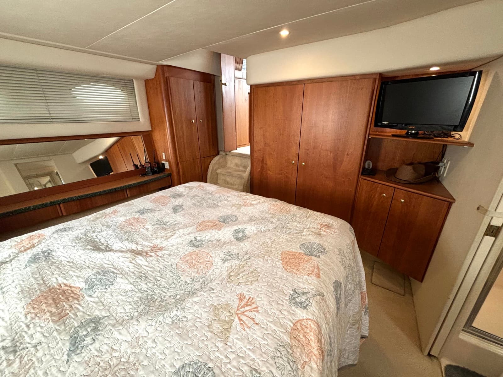 2000 Silverton 422 Motor Yacht - Photo 43