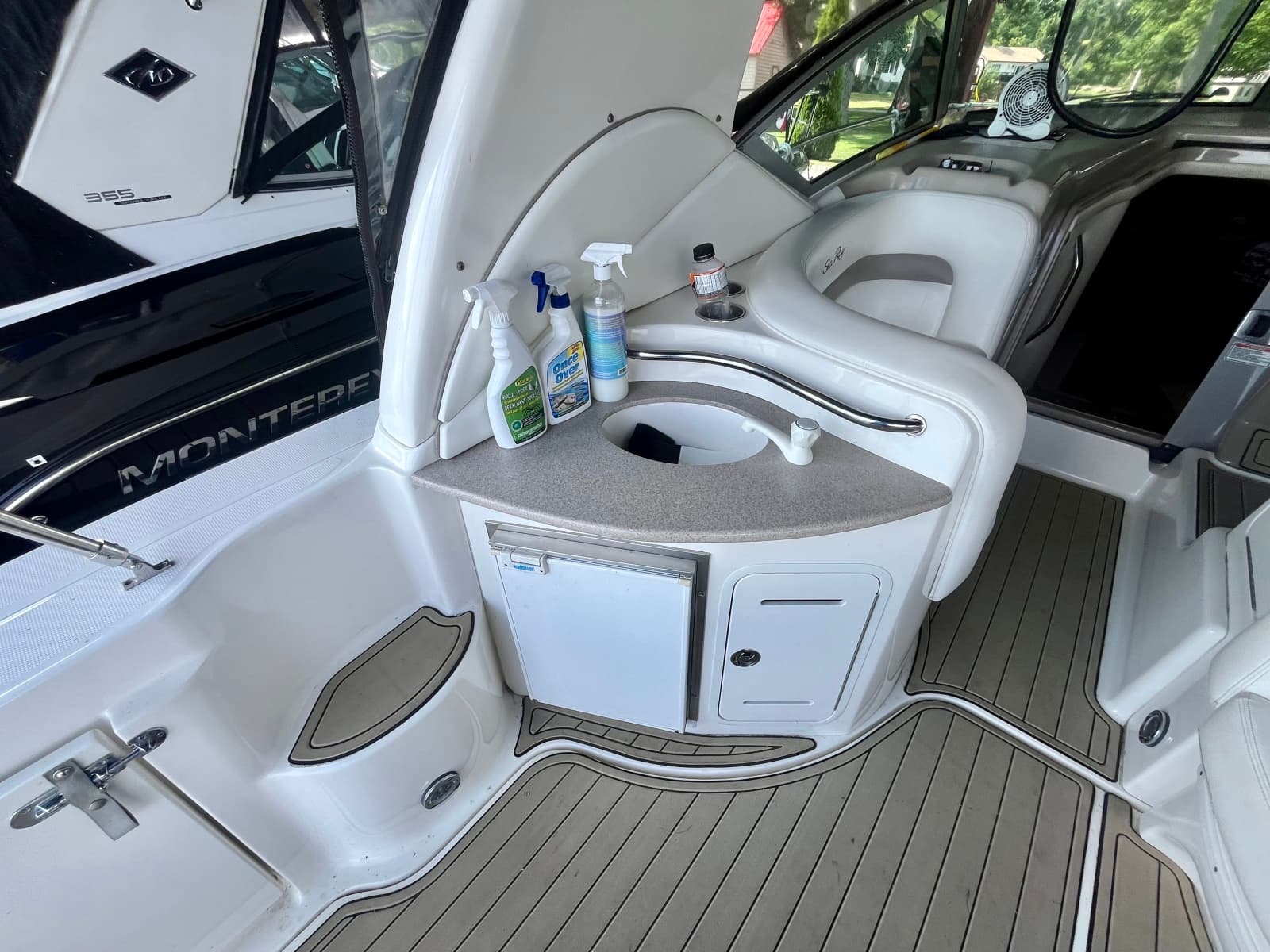 2003 Sea Ray 320 Sundancer - Photo 10