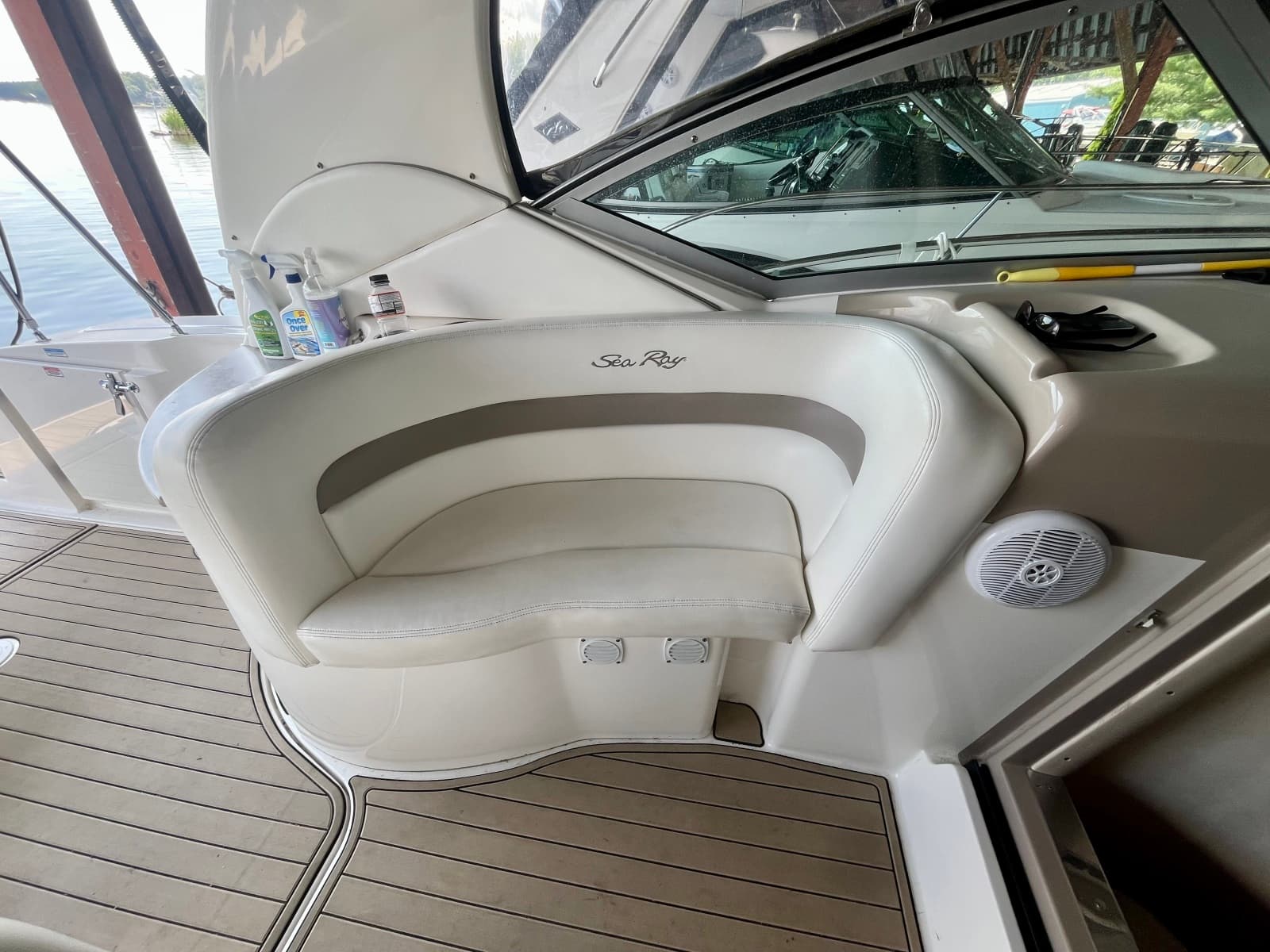 2003 Sea Ray 320 Sundancer - Photo 12