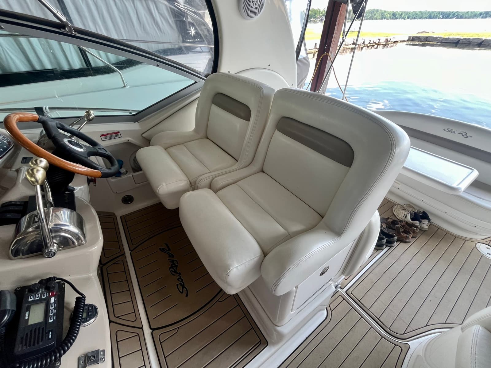 2003 Sea Ray 320 Sundancer - Photo 13