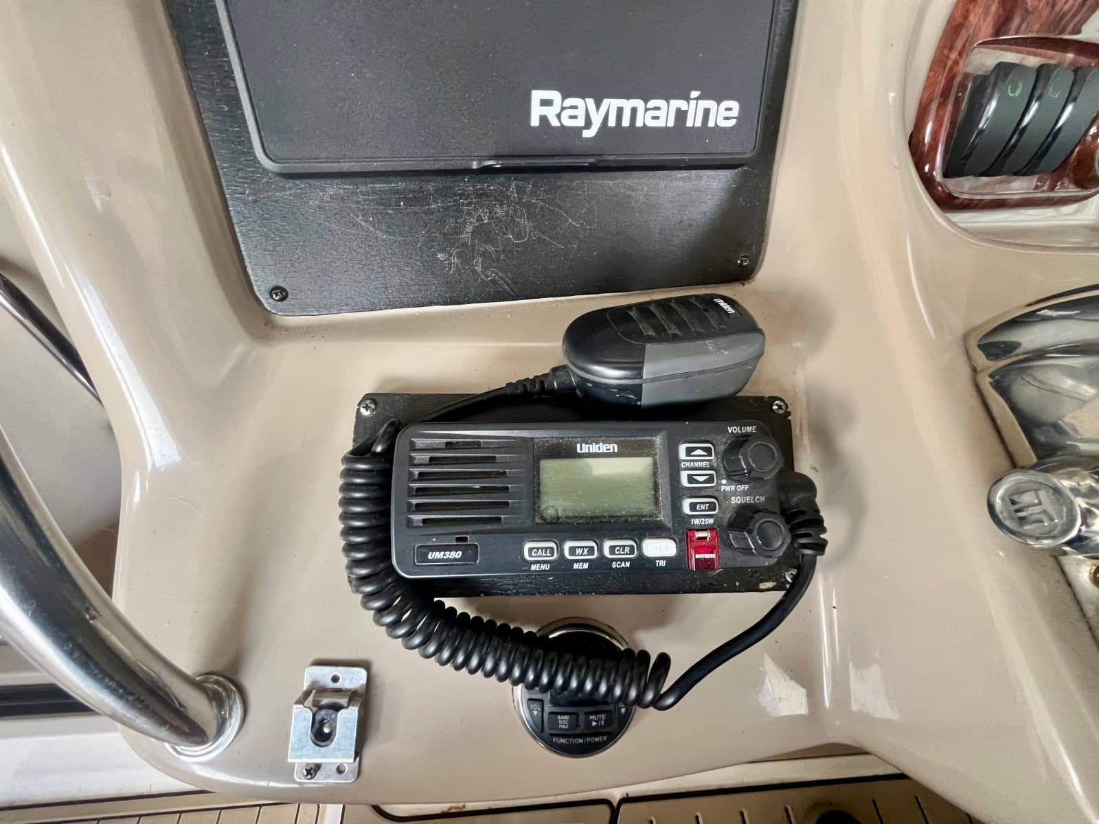 2003 Sea Ray 320 Sundancer - Photo 20