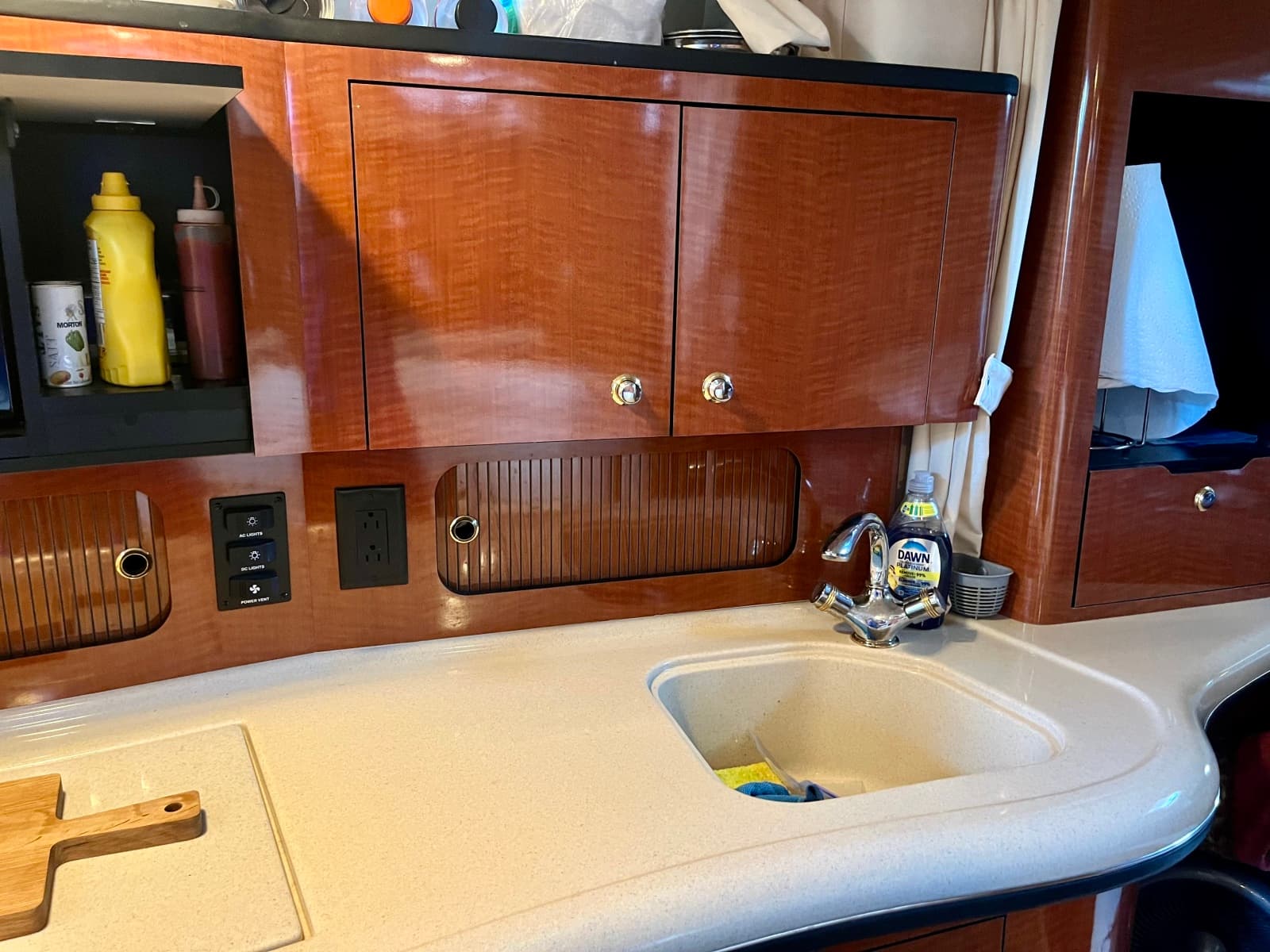 2003 Sea Ray 320 Sundancer - Photo 26