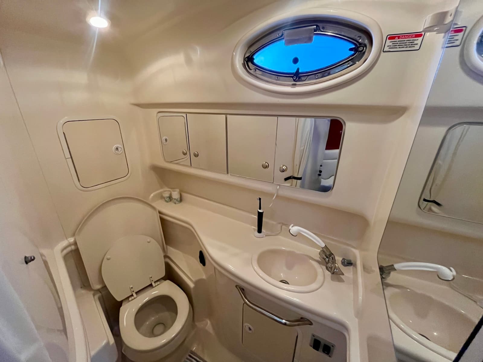 2003 Sea Ray 320 Sundancer - Photo 31