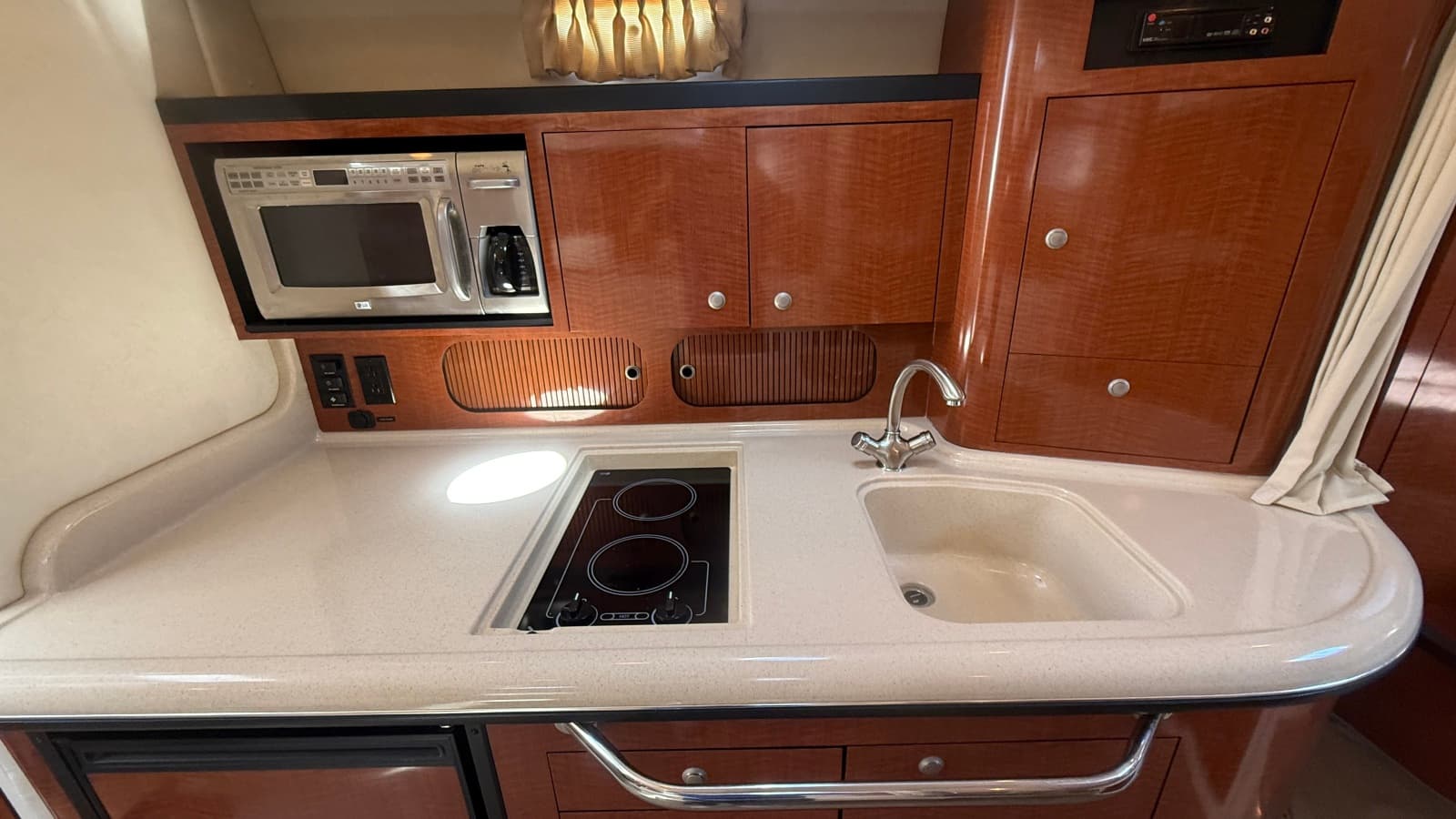 2005 Sea Ray 340 Sundancer - Photo 26
