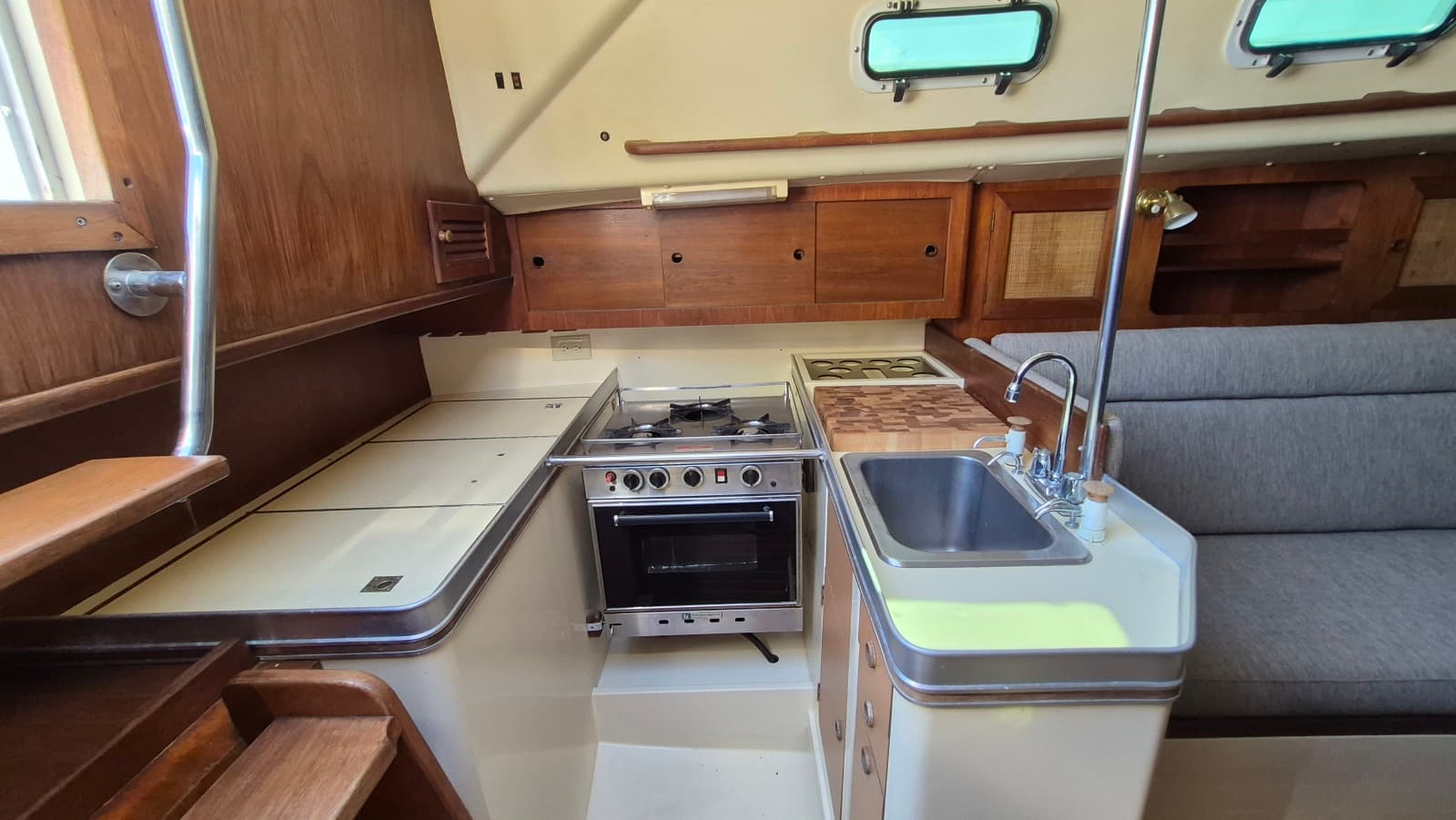 1981 Canadian Sailcraft CS 36 - Photo 30