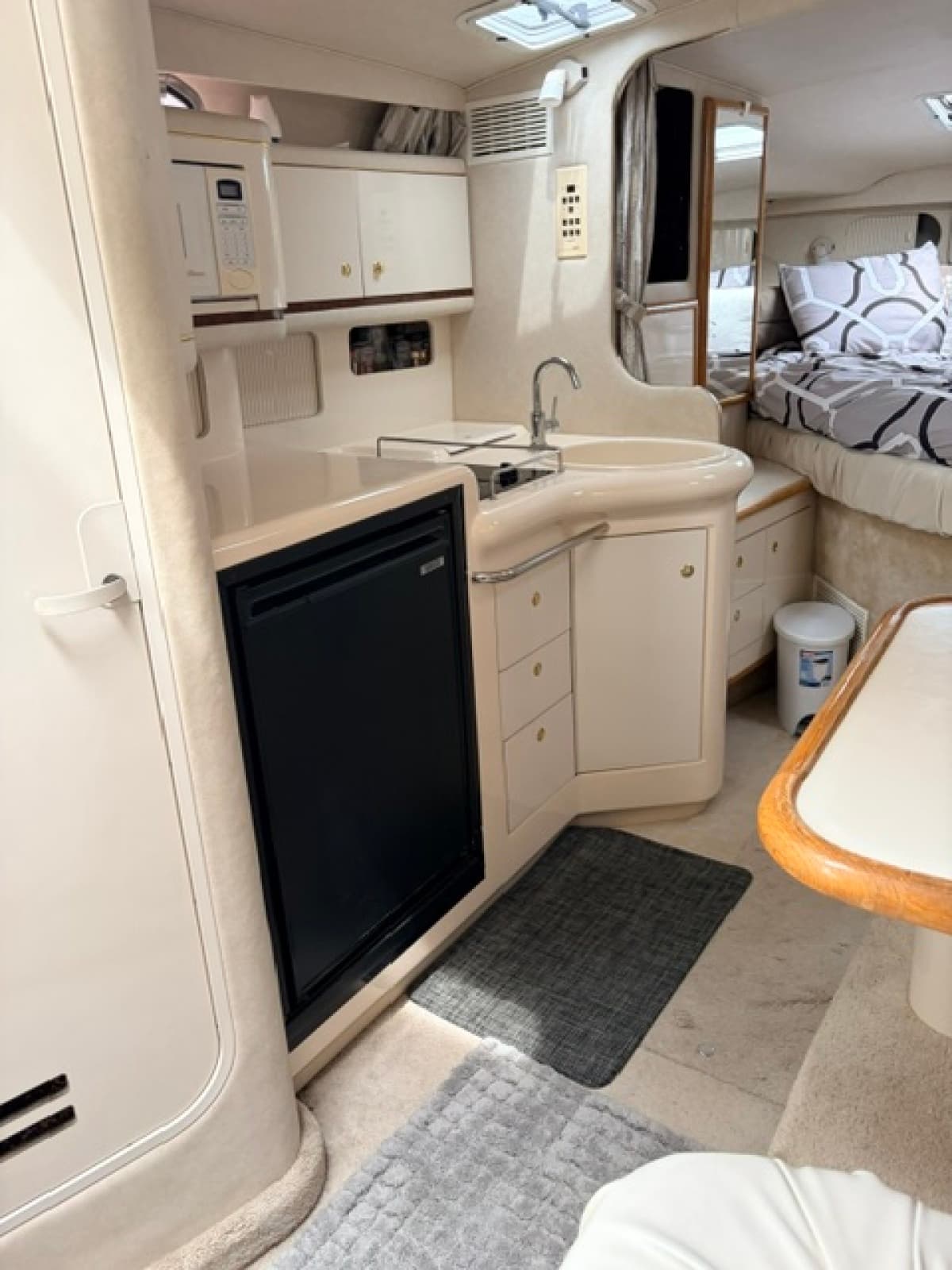 1997 Sea Ray Sundancer 330 - Photo 9