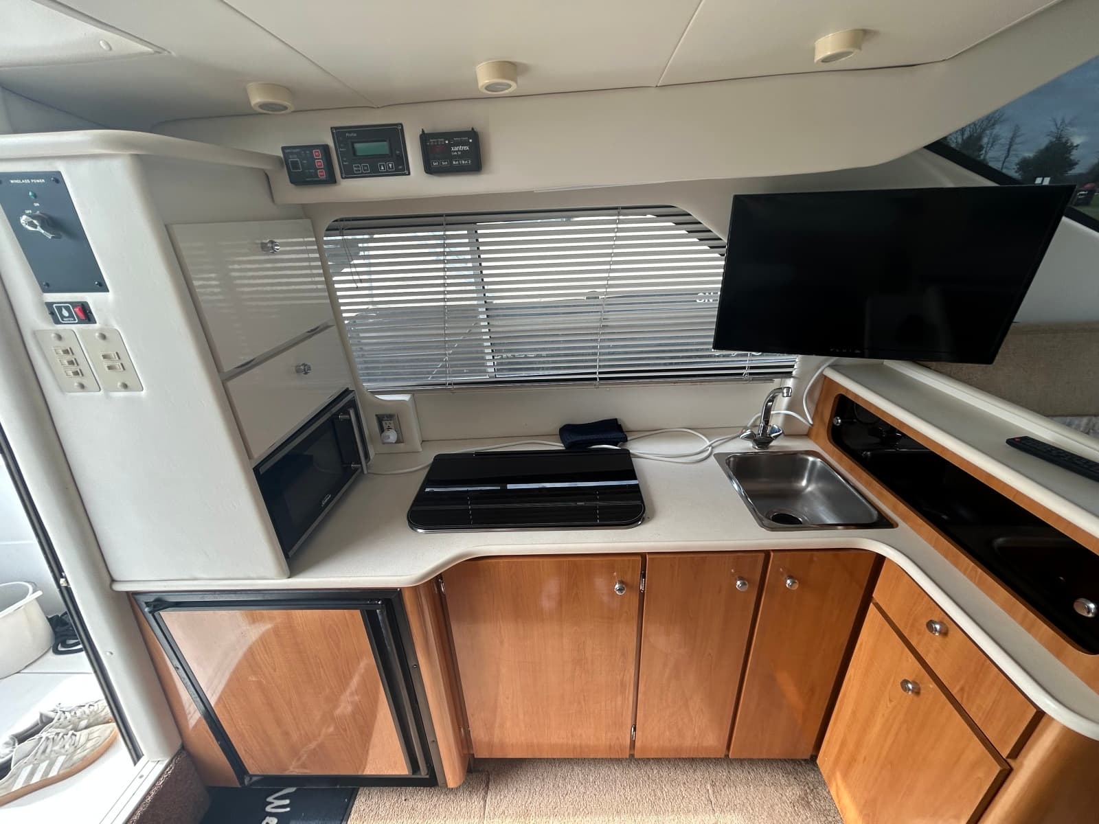 2001 Bayliner 3258 - Photo 9