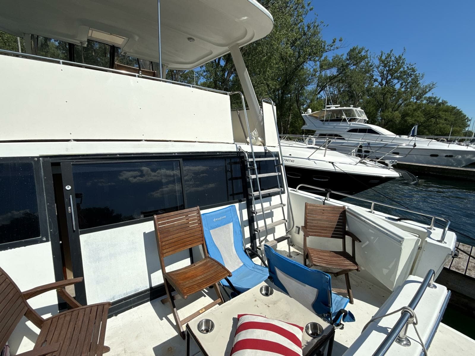 1988 Bluewater MY - Photo 12