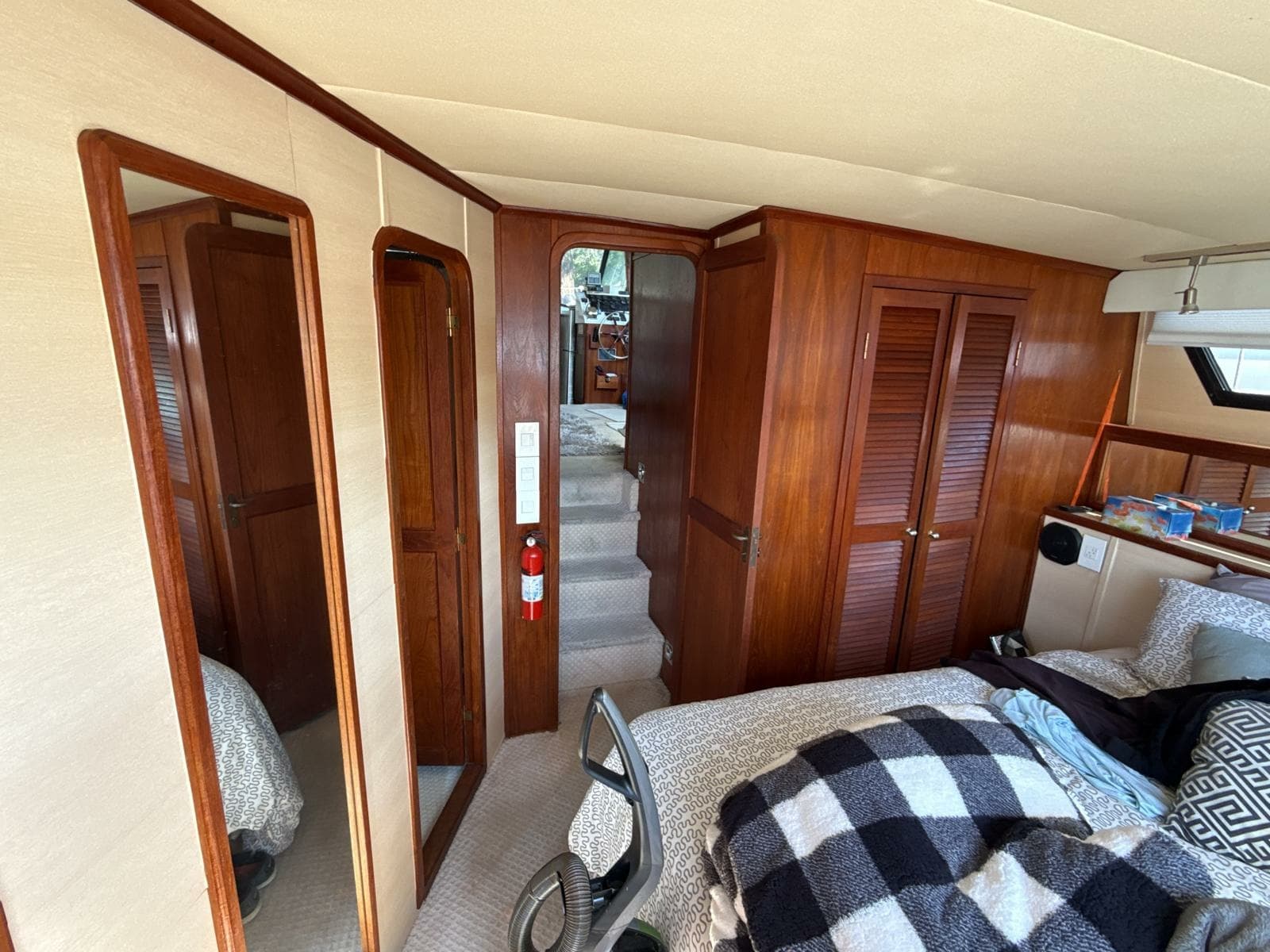 1988 Bluewater MY - Photo 37