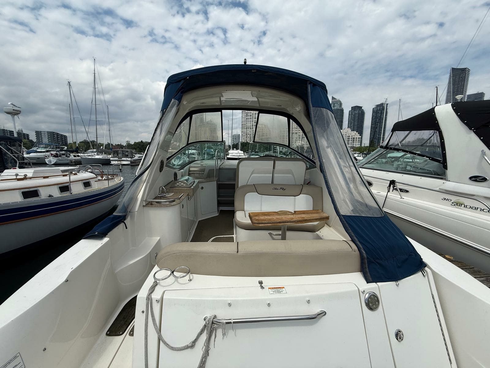 2015 Sea Ray 330 Sundancer - Photo 2
