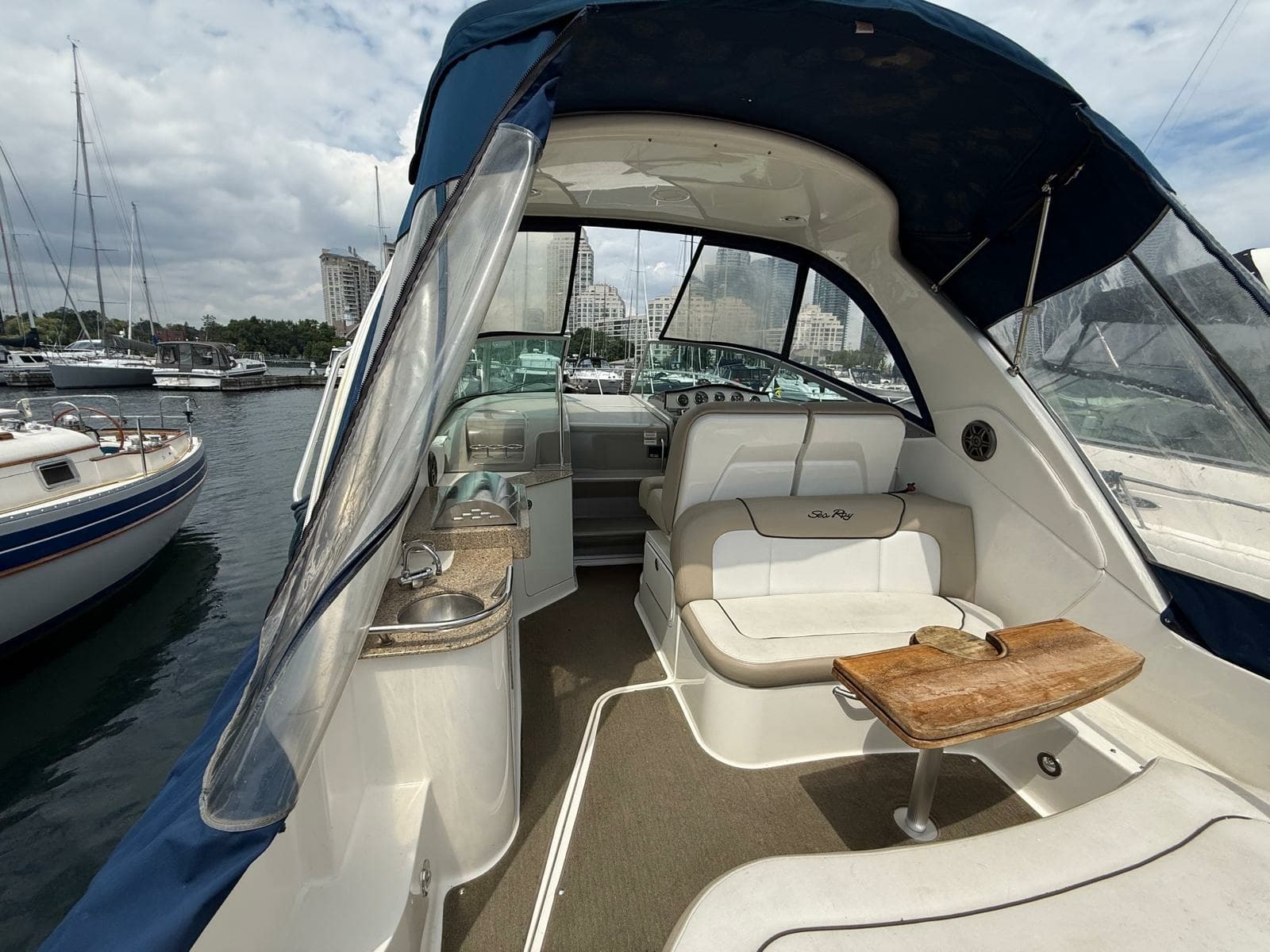 2015 Sea Ray 330 Sundancer - Photo 12