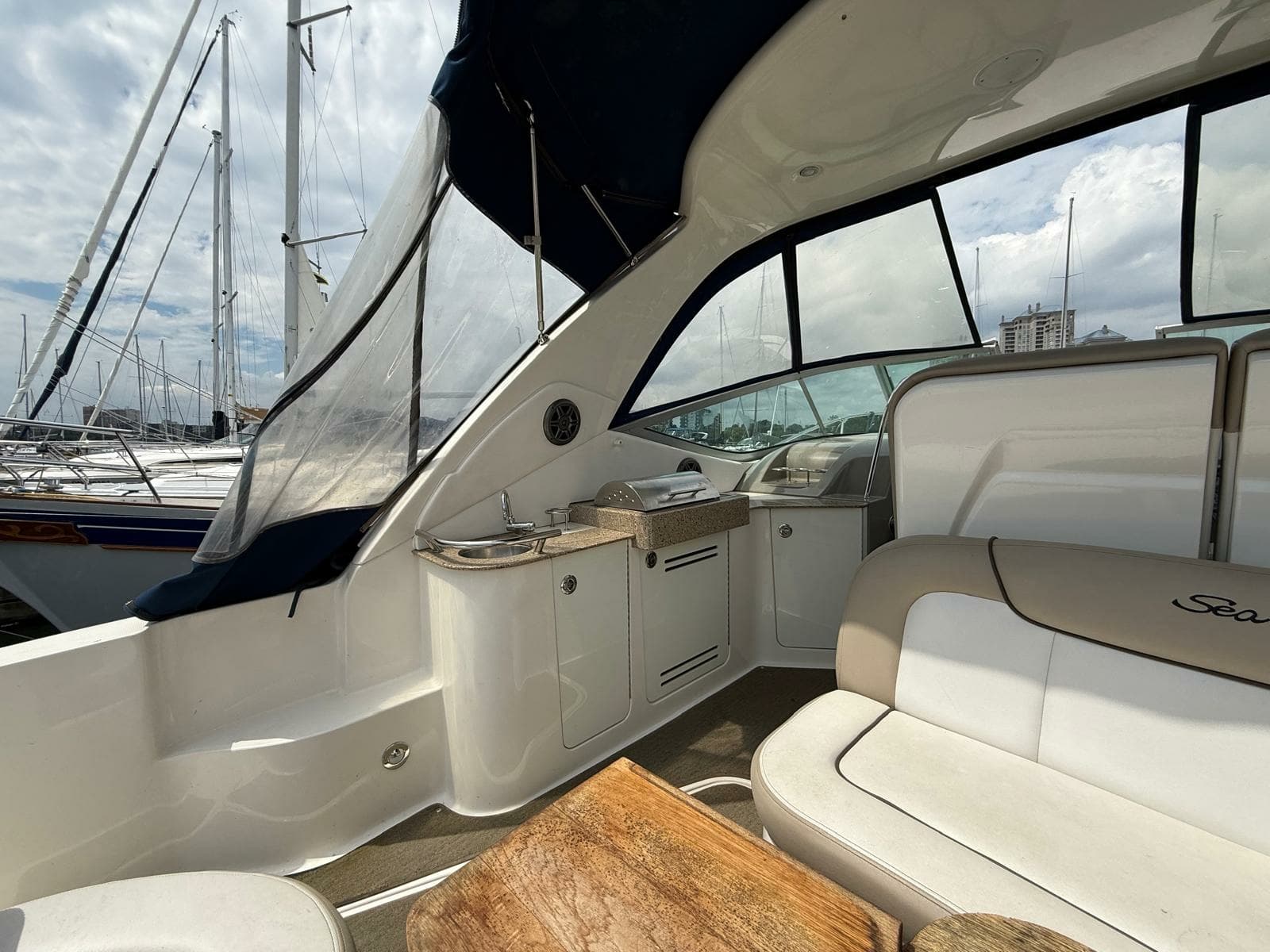 2015 Sea Ray 330 Sundancer - Photo 14