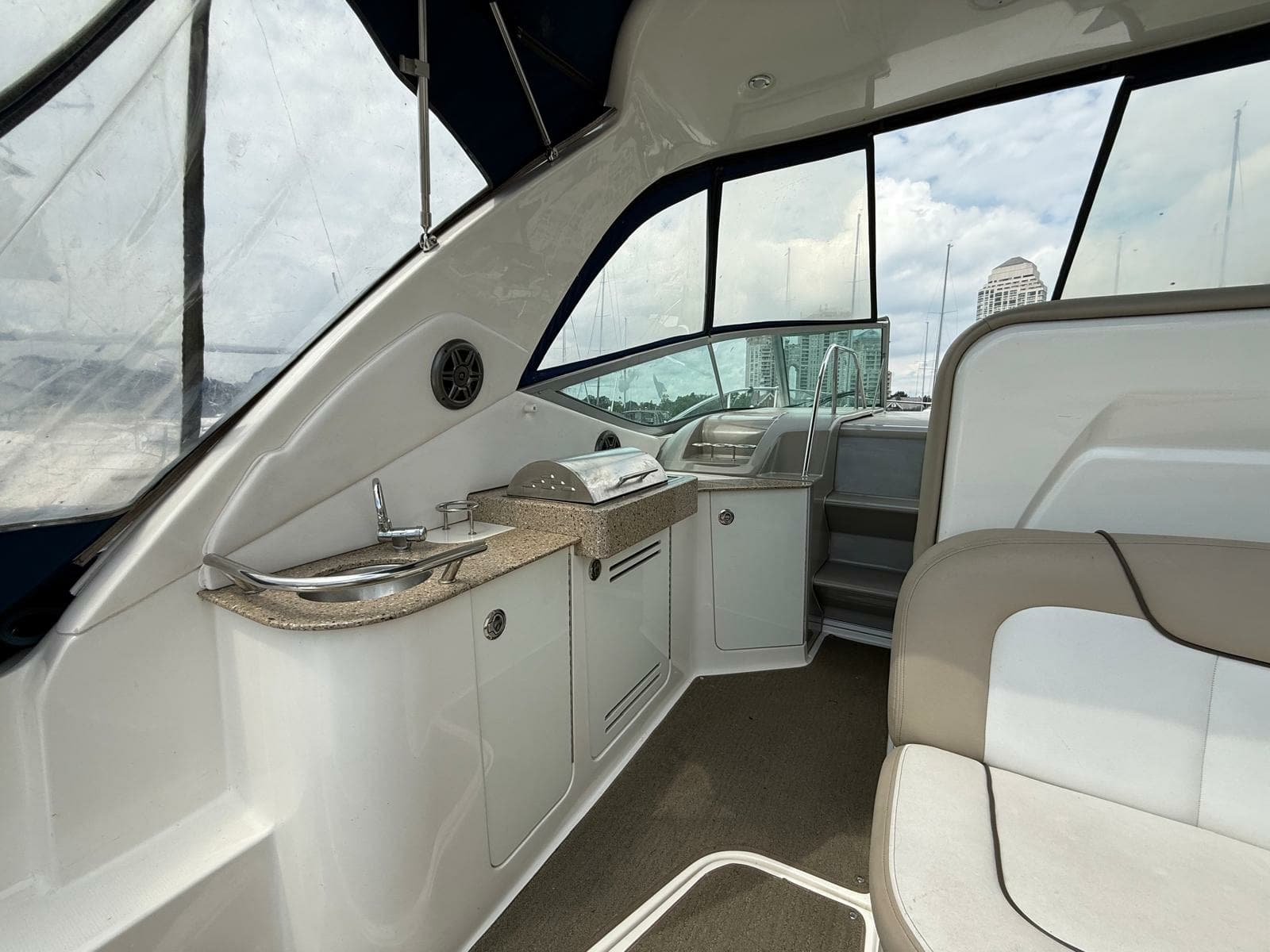 2015 Sea Ray 330 Sundancer - Photo 15