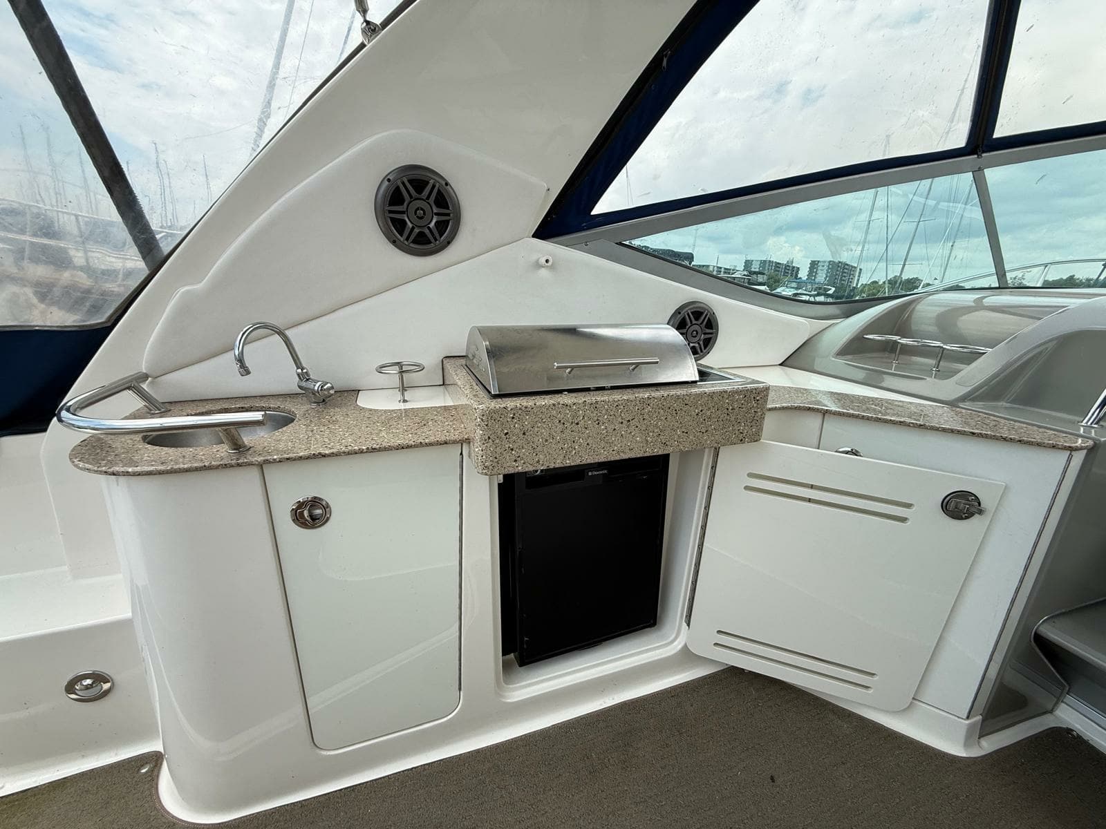 2015 Sea Ray 330 Sundancer - Photo 16