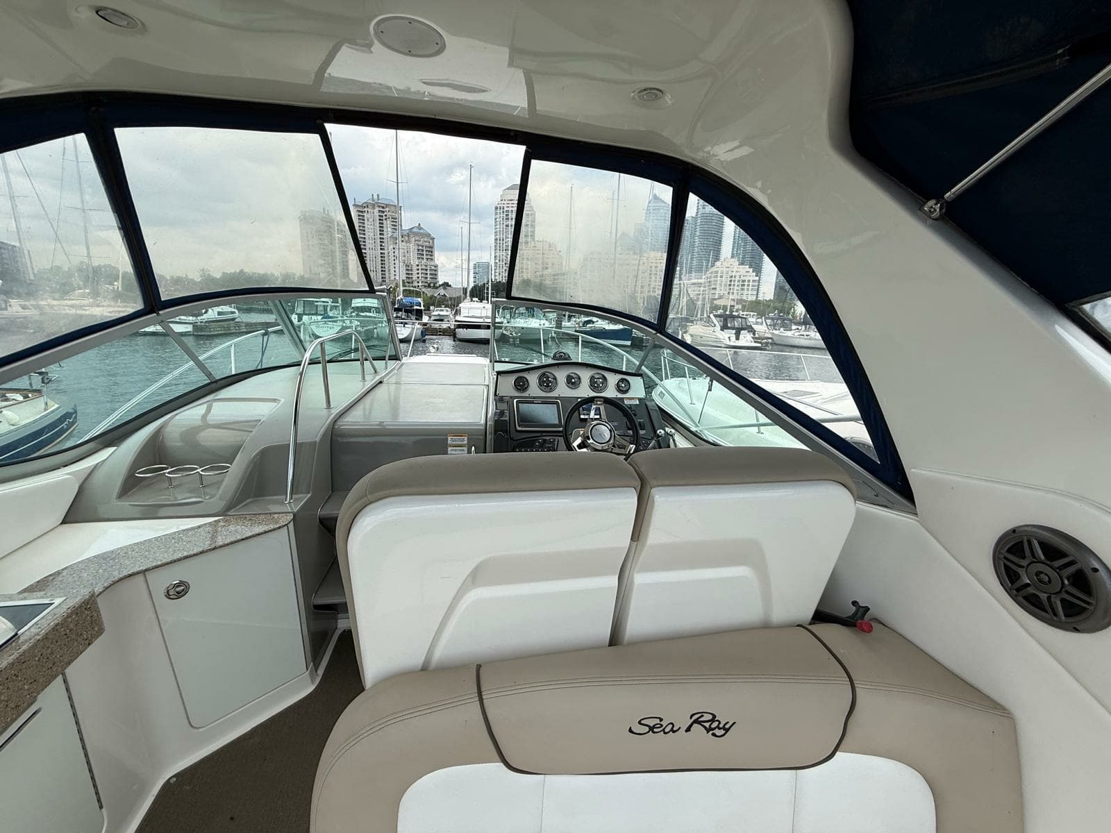 2015 Sea Ray 330 Sundancer - Photo 19