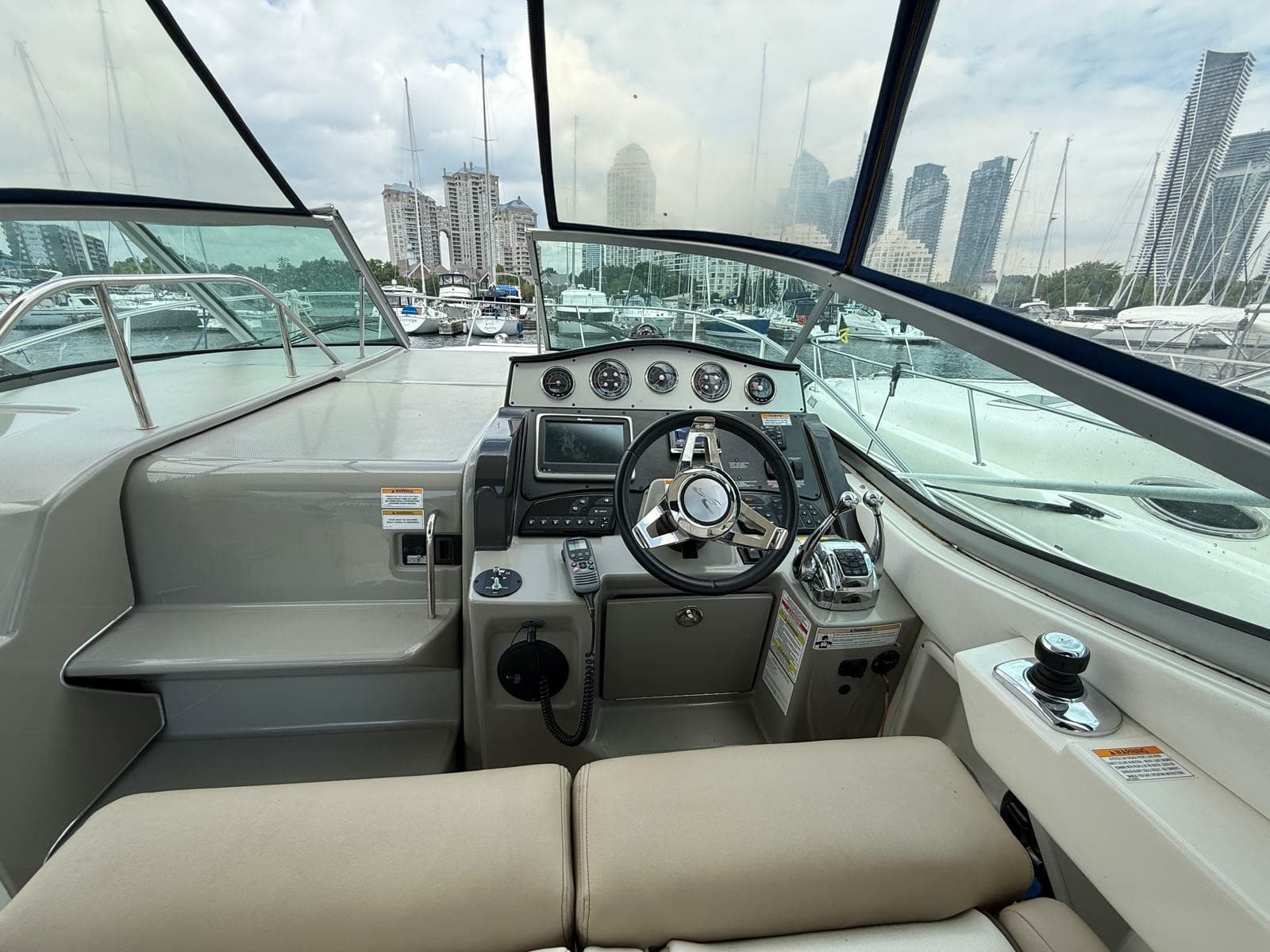2015 Sea Ray 330 Sundancer - Photo 20