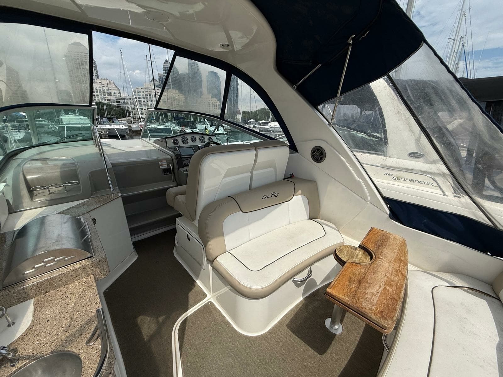 2015 Sea Ray 330 Sundancer - Photo 18