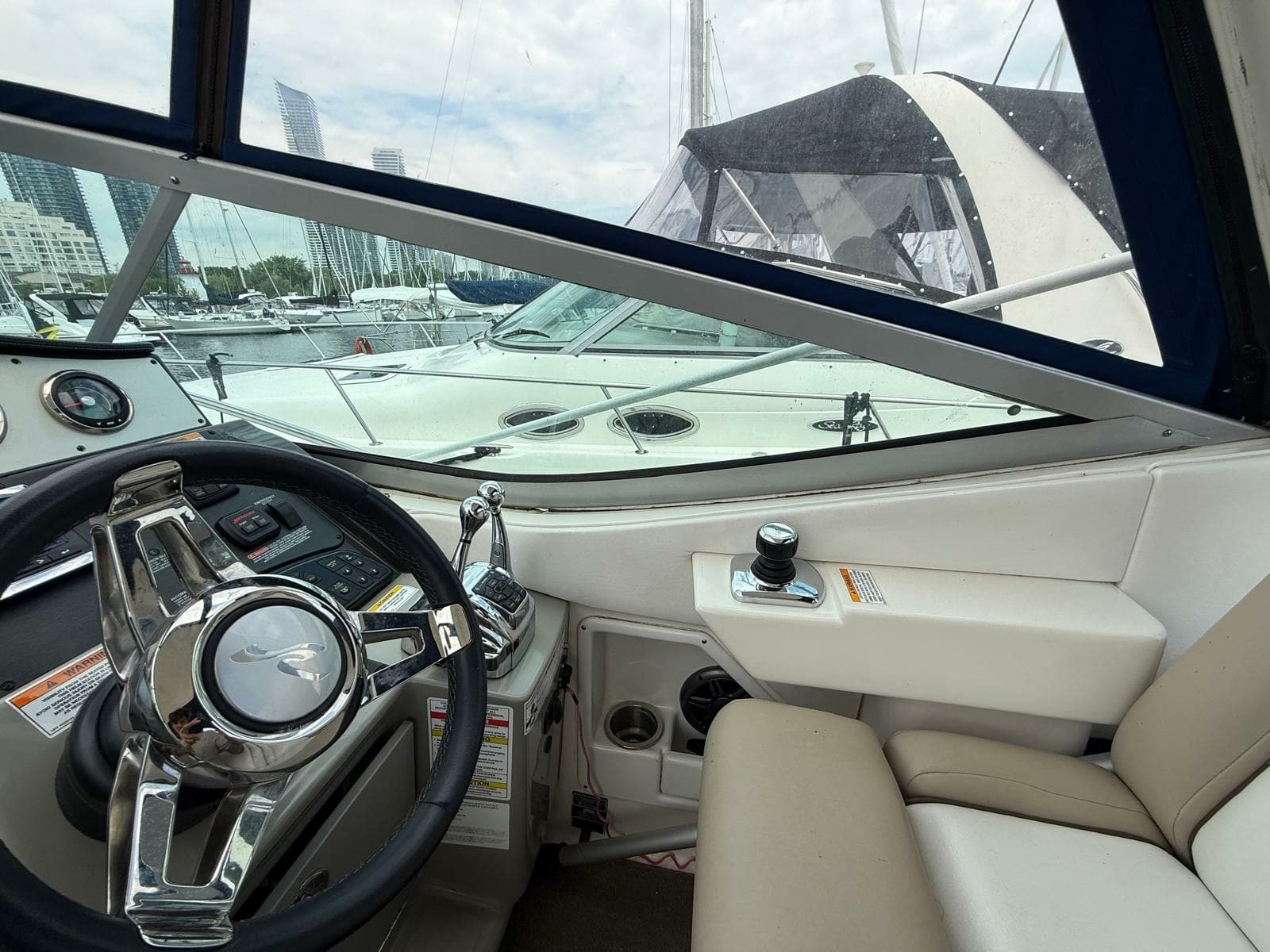 2015 Sea Ray 330 Sundancer - Photo 22