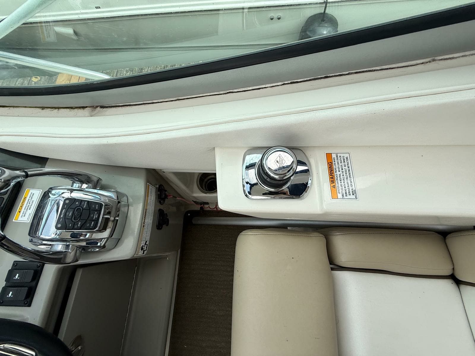 2015 Sea Ray 330 Sundancer - Photo 23