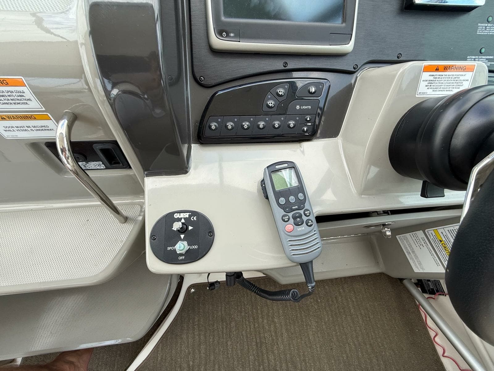 2015 Sea Ray 330 Sundancer - Photo 24