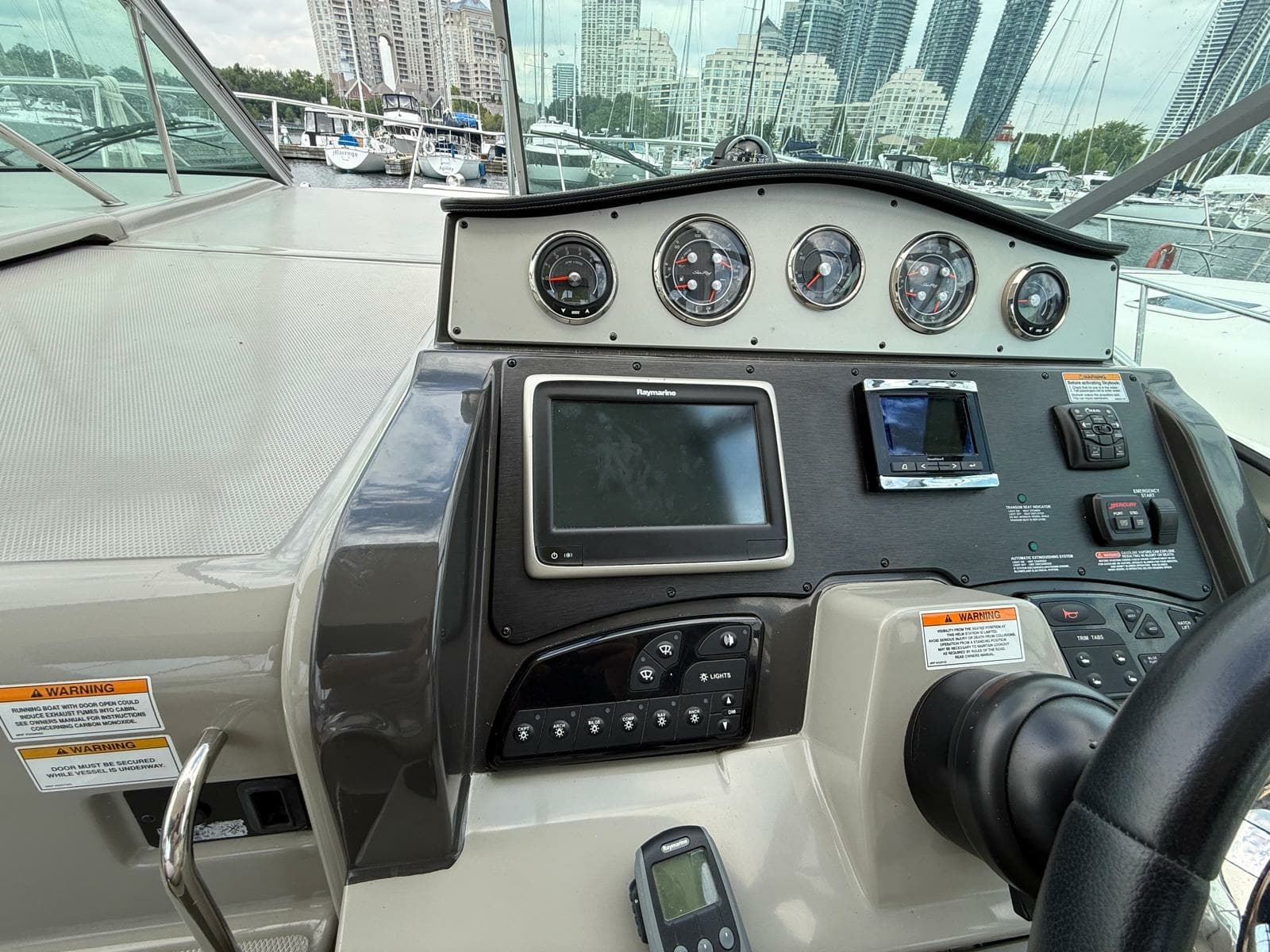 2015 Sea Ray 330 Sundancer - Photo 25