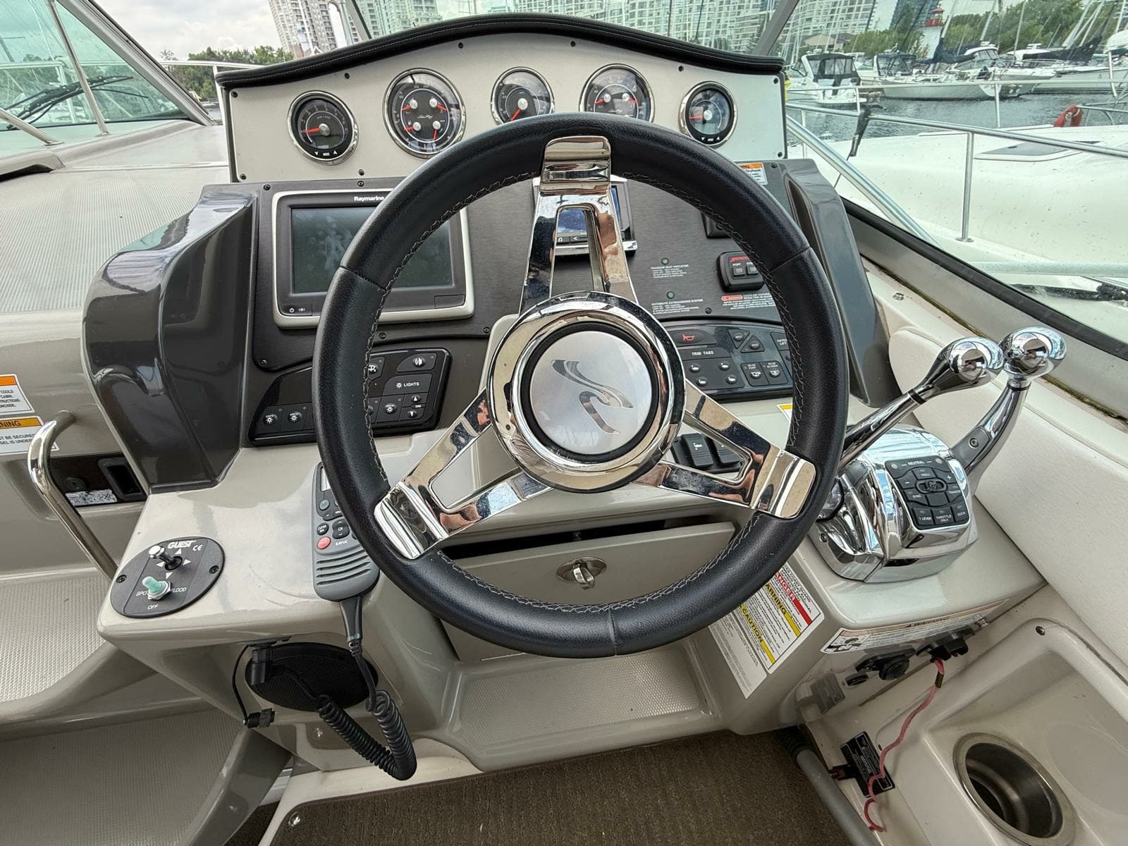 2015 Sea Ray 330 Sundancer - Photo 21