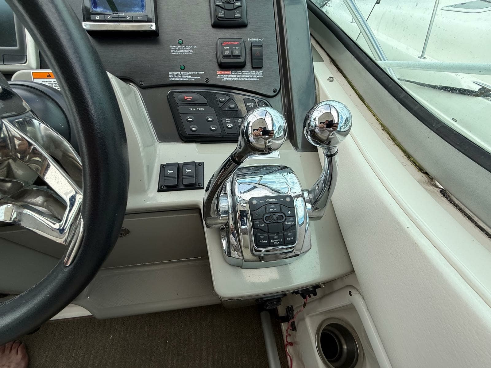 2015 Sea Ray 330 Sundancer - Photo 30