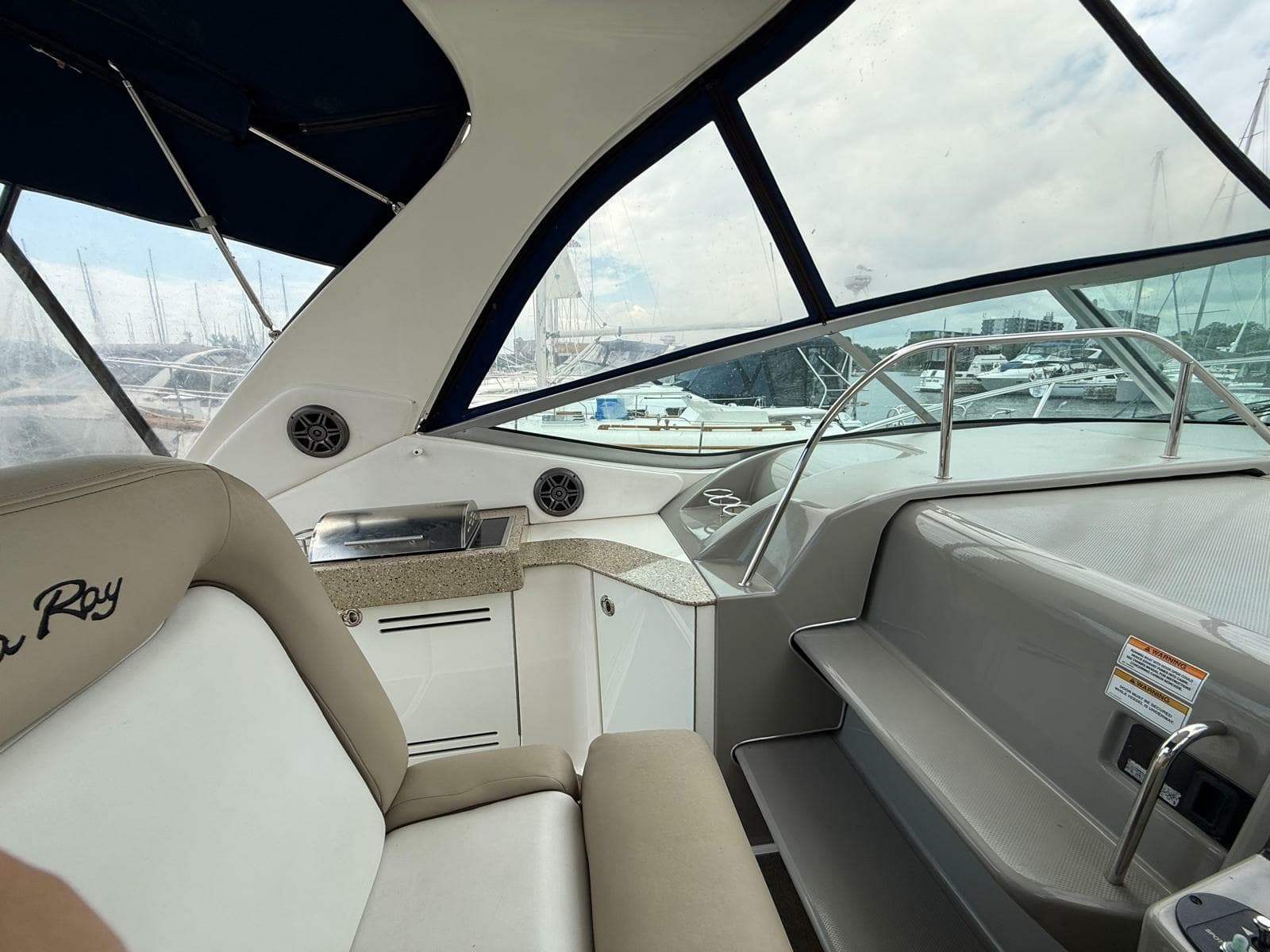 2015 Sea Ray 330 Sundancer - Photo 32