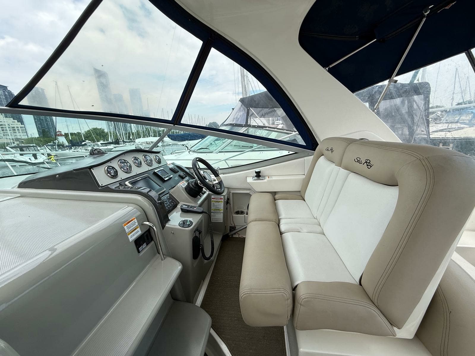 2015 Sea Ray 330 Sundancer - Photo 33