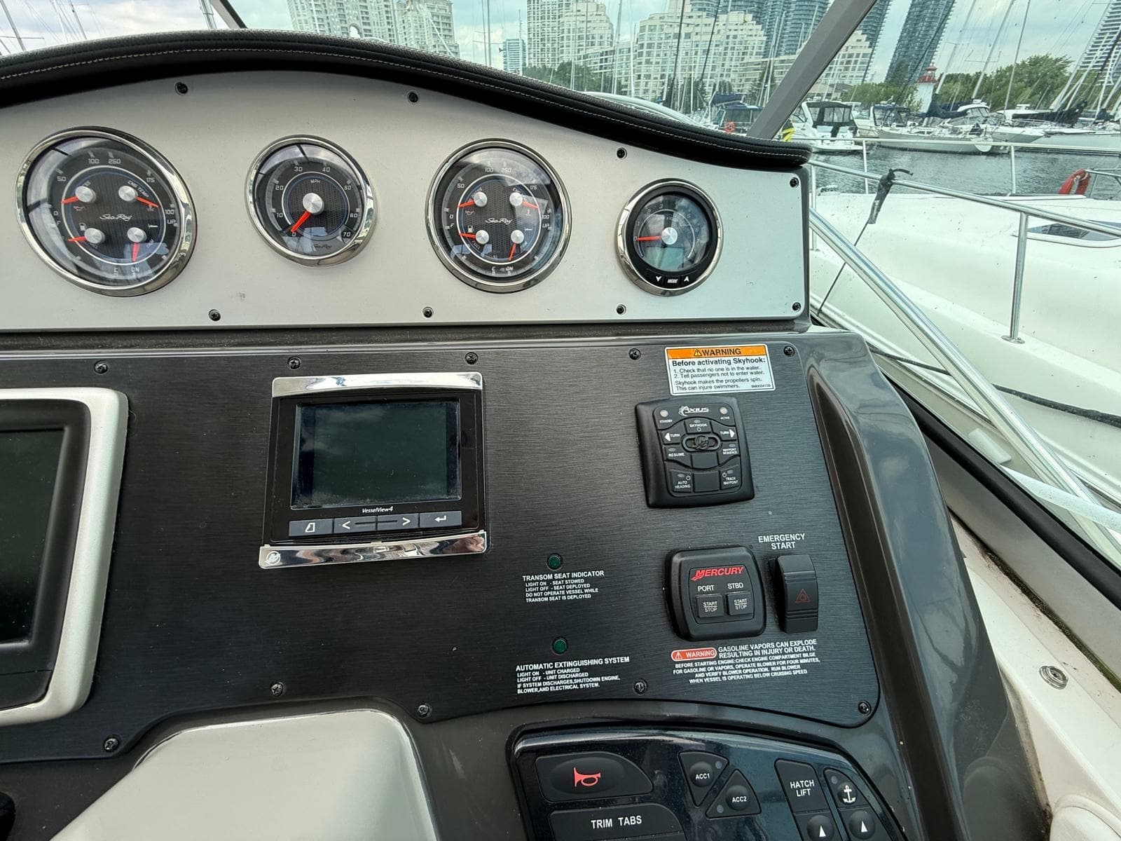 2015 Sea Ray 330 Sundancer - Photo 28