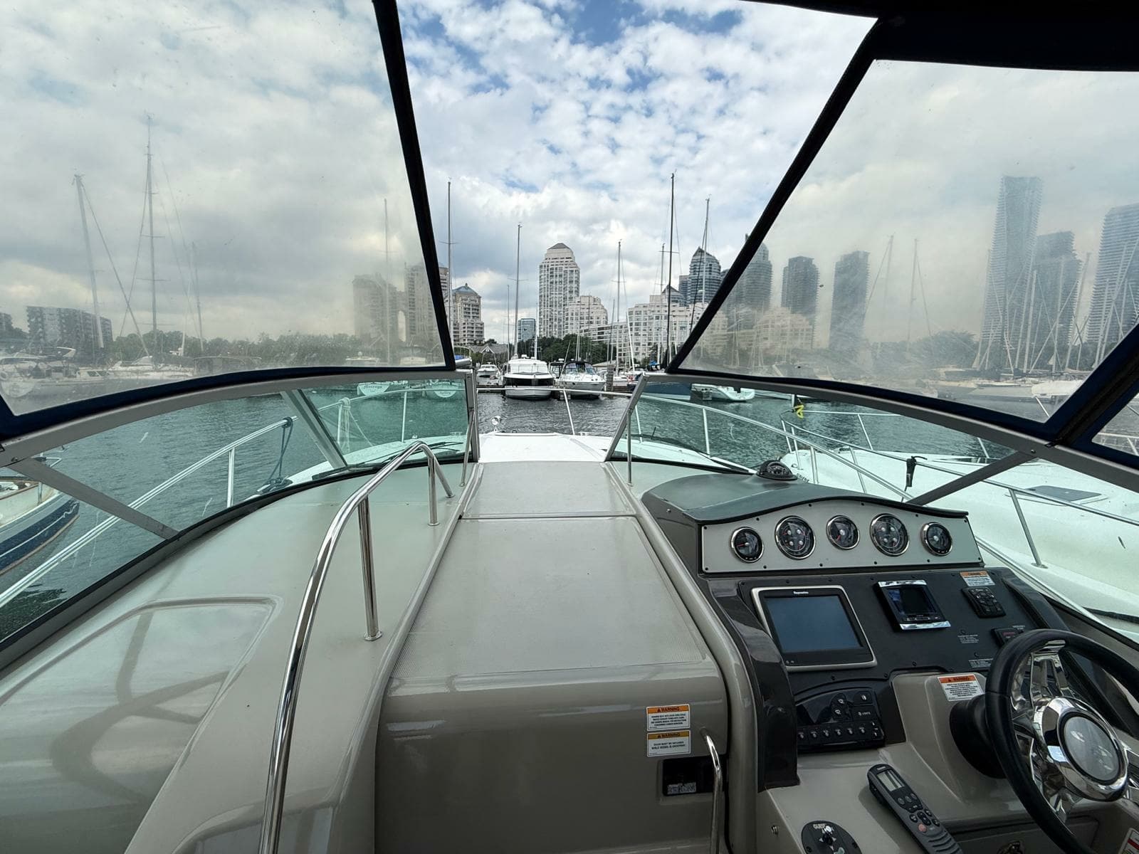 2015 Sea Ray 330 Sundancer - Photo 36