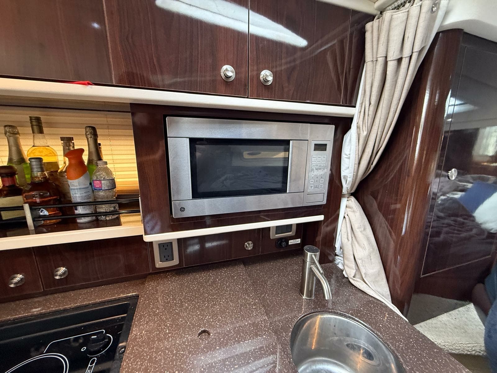 2015 Sea Ray 330 Sundancer - Photo 51