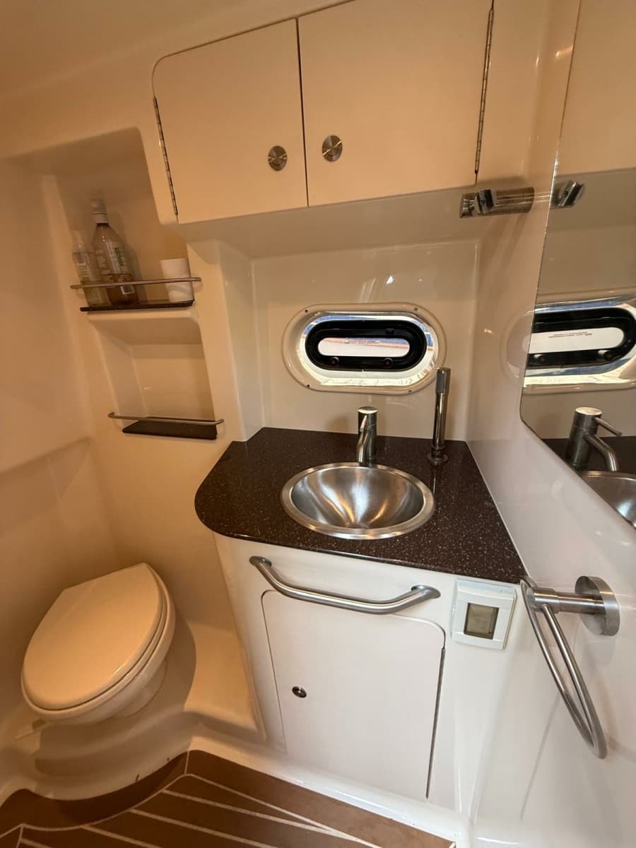 2015 Sea Ray 330 Sundancer - Photo 56