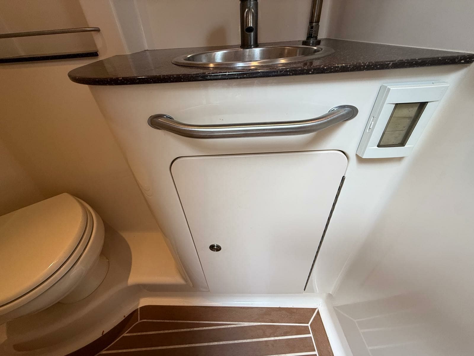 2015 Sea Ray 330 Sundancer - Photo 59