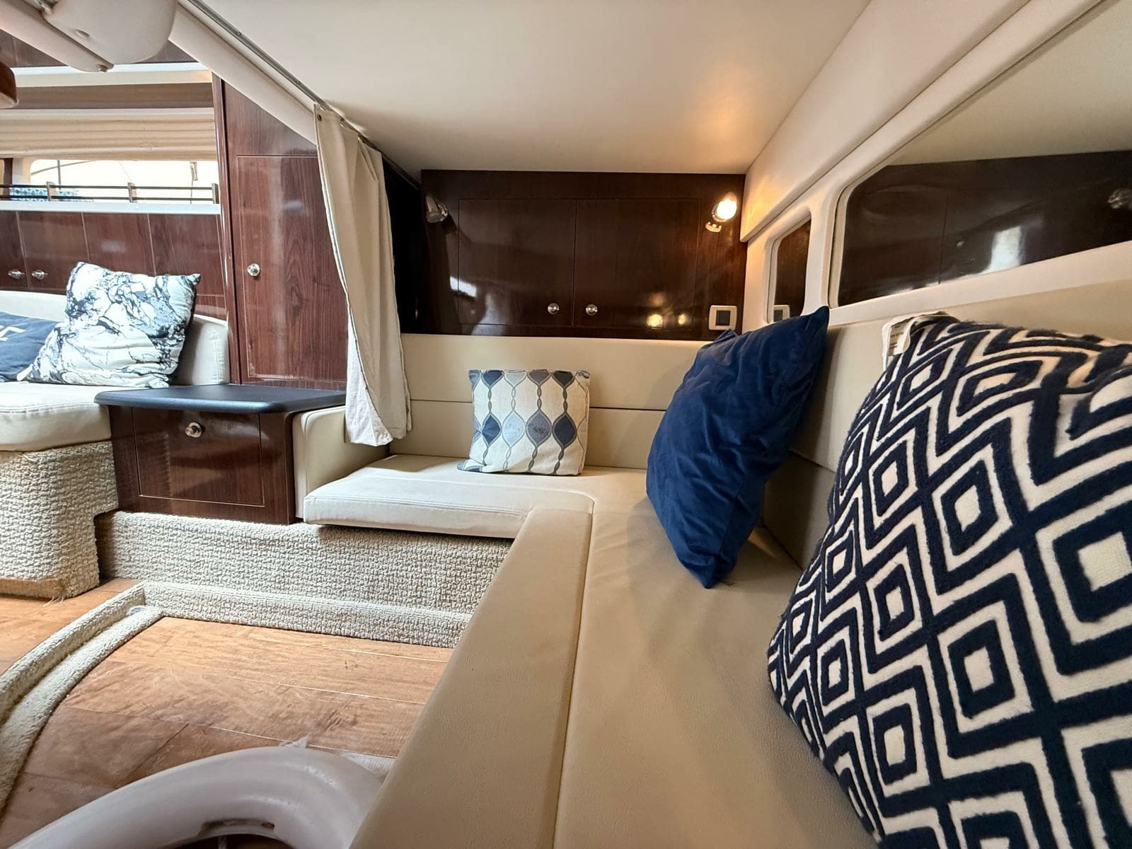 2015 Sea Ray 330 Sundancer - Photo 65