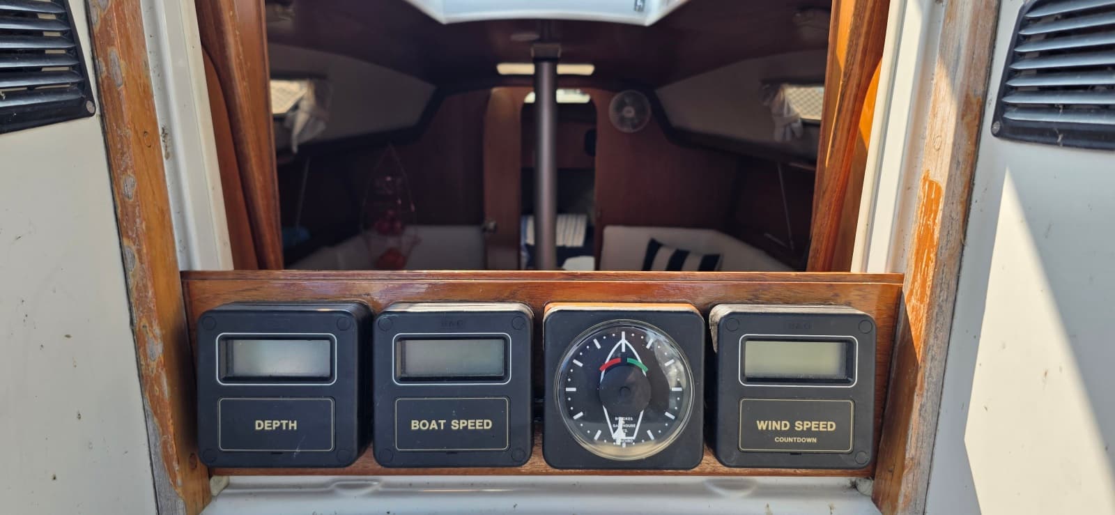 1985 Beneteau First 305 - Photo 25
