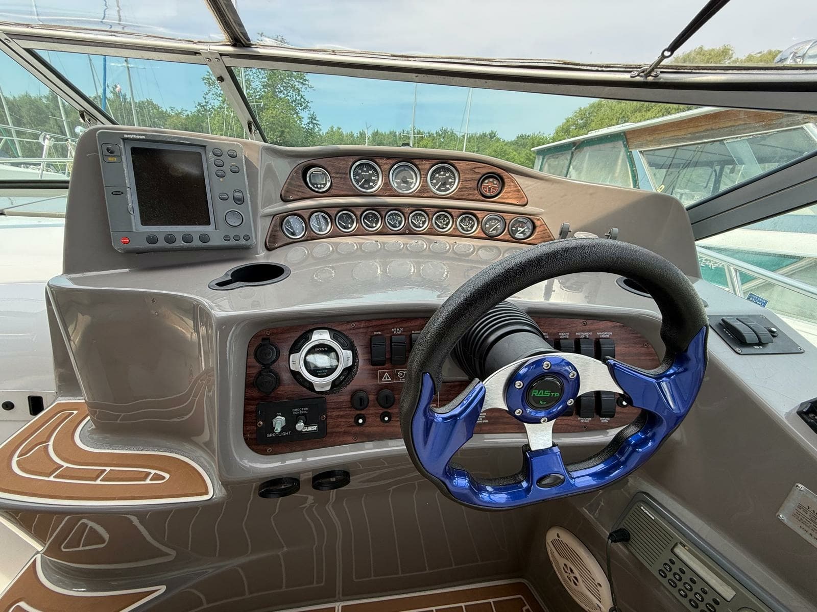 2001 Four Winns 328 Vista - Photo 28