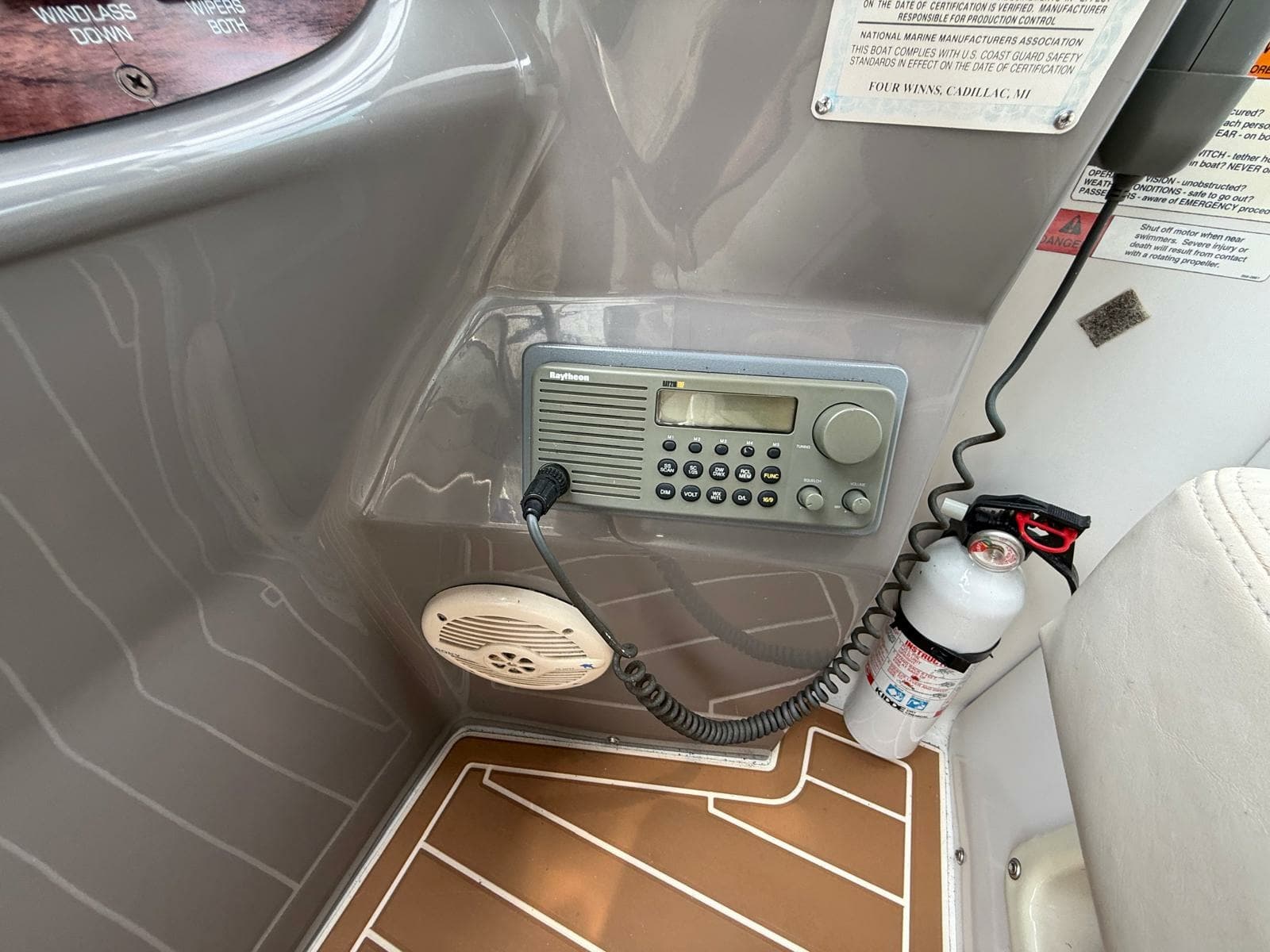 2001 Four Winns 328 Vista - Photo 35