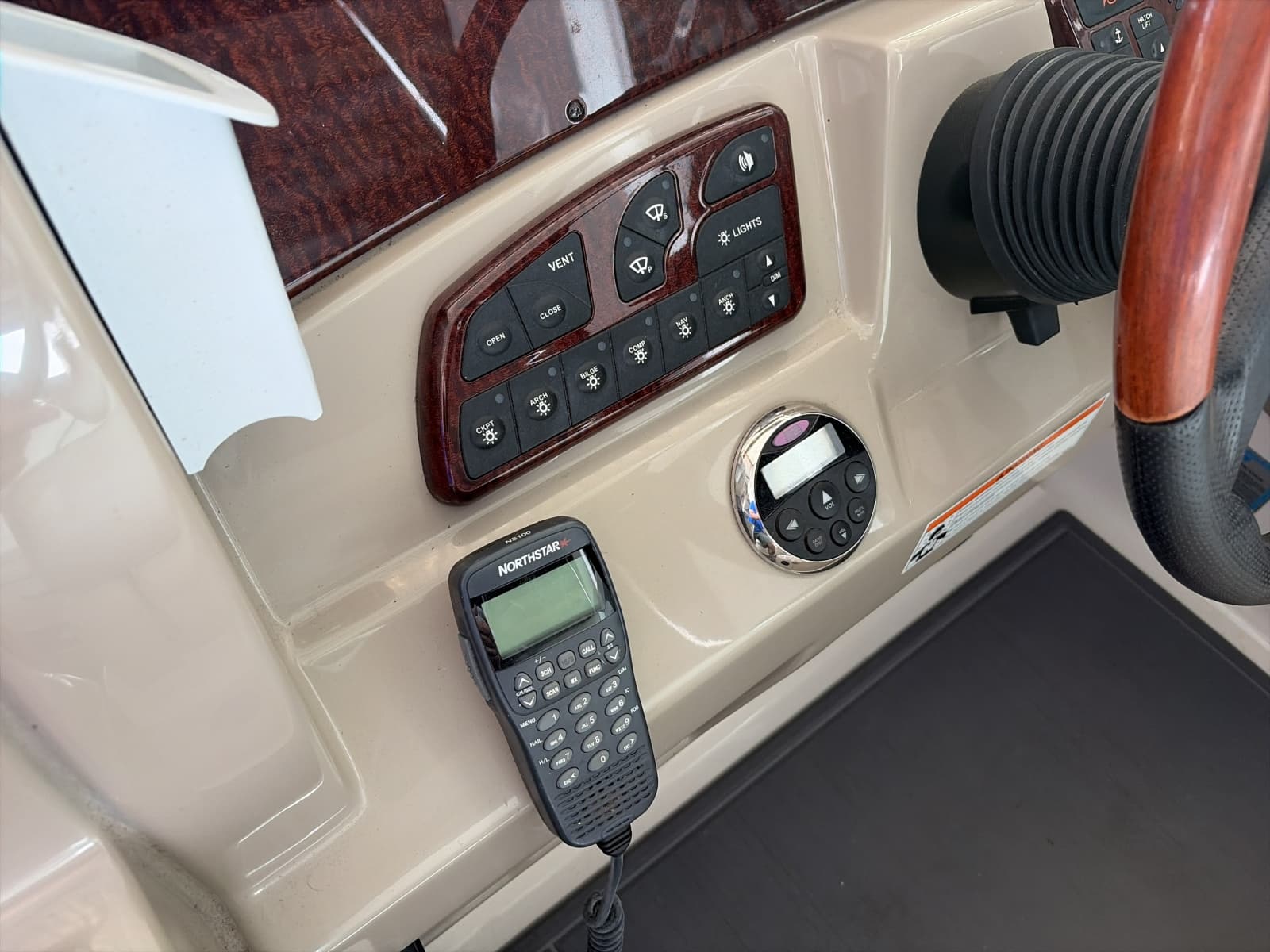 2007 Sea Ray 290 Sundancer - Photo 22