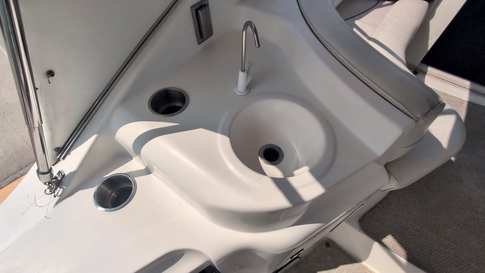 1998 Cruisers Yachts 3375 - Photo 19