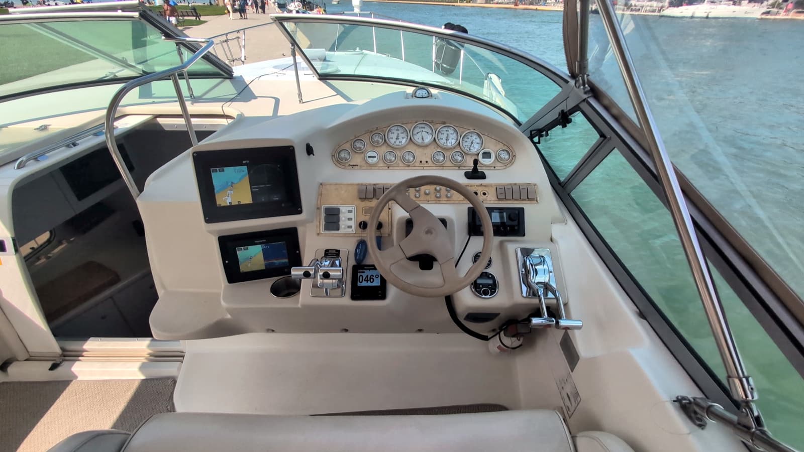 1998 Cruisers Yachts 3375 - Photo 22