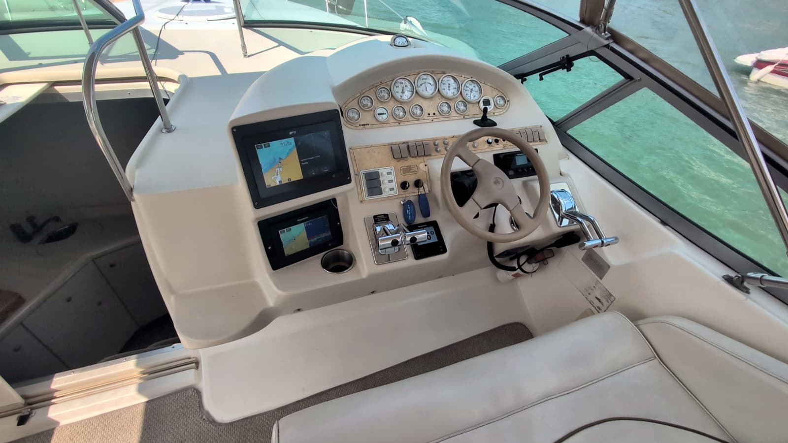 1998 Cruisers Yachts 3375 - Photo 23