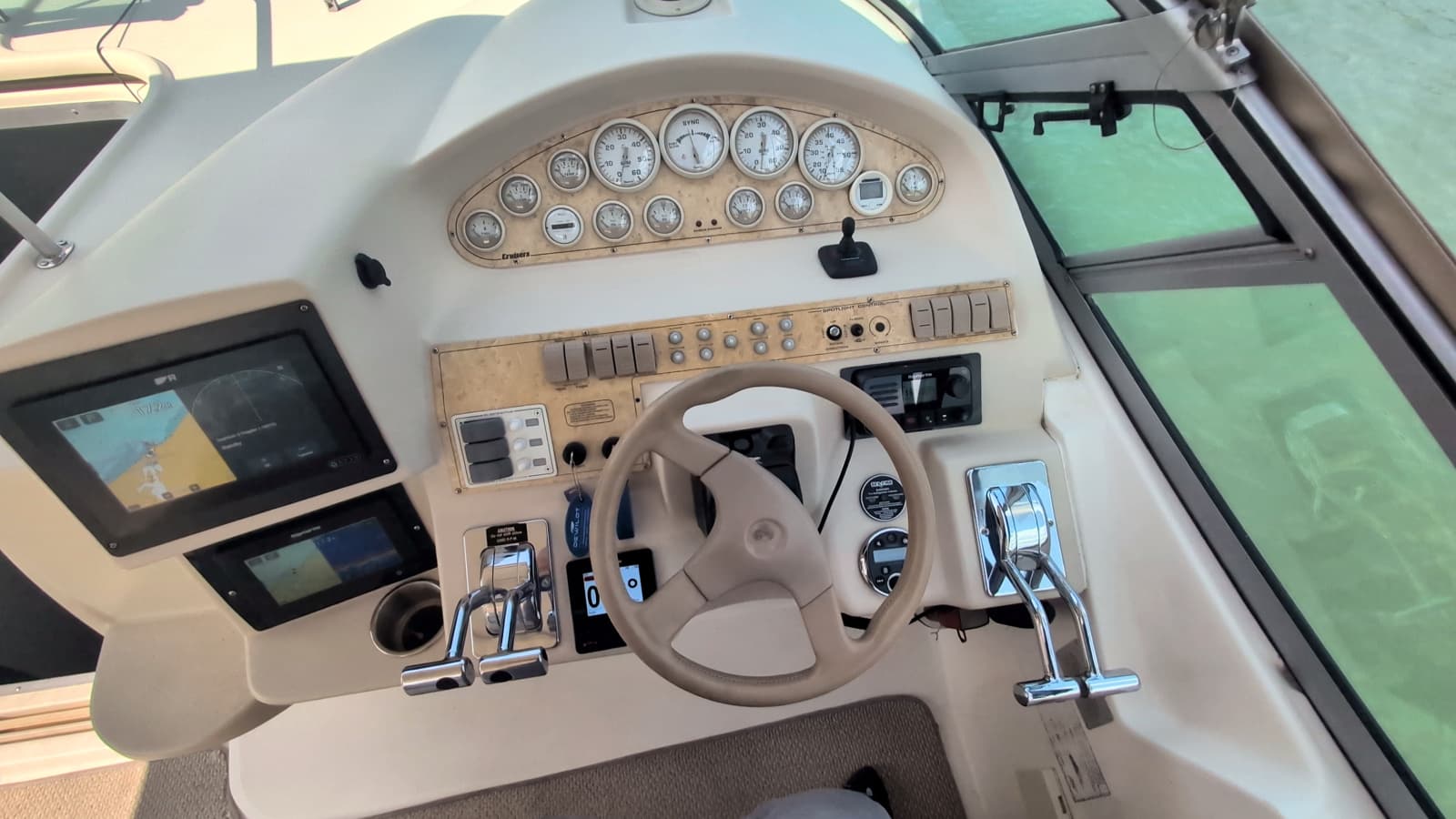 1998 Cruisers Yachts 3375 - Photo 24