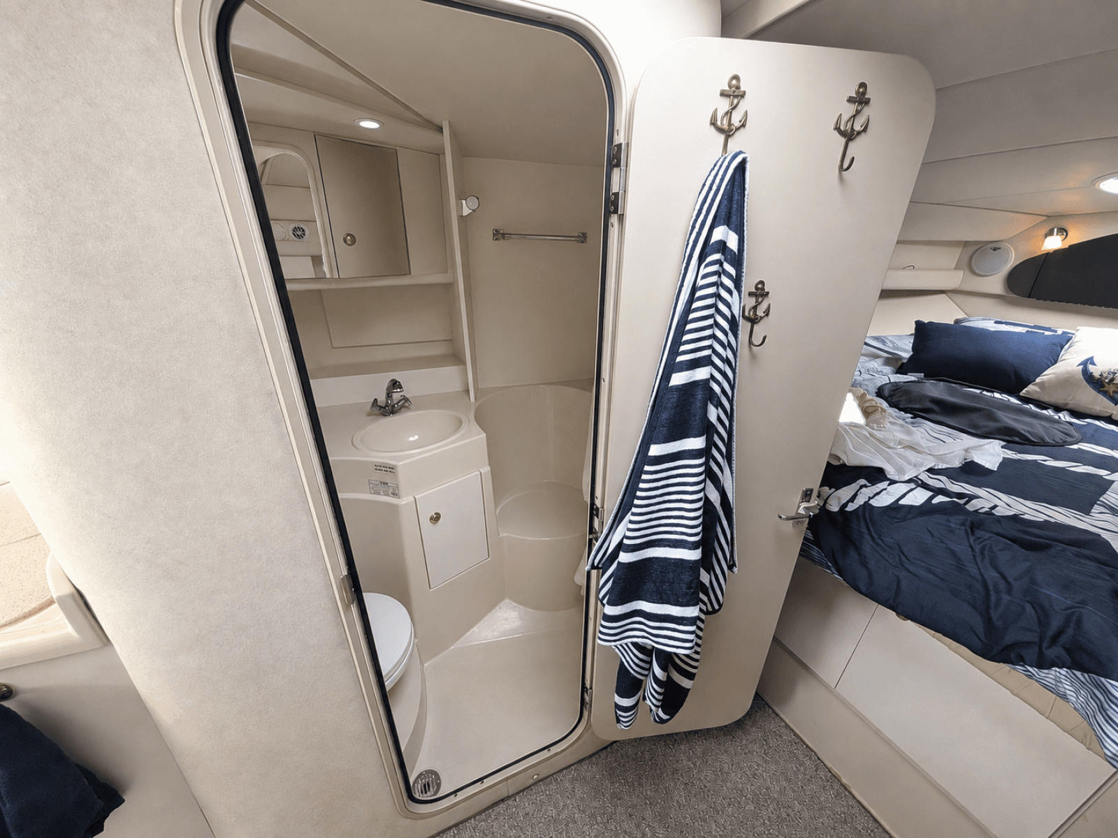 1998 Cruisers Yachts 3375 - Photo 50