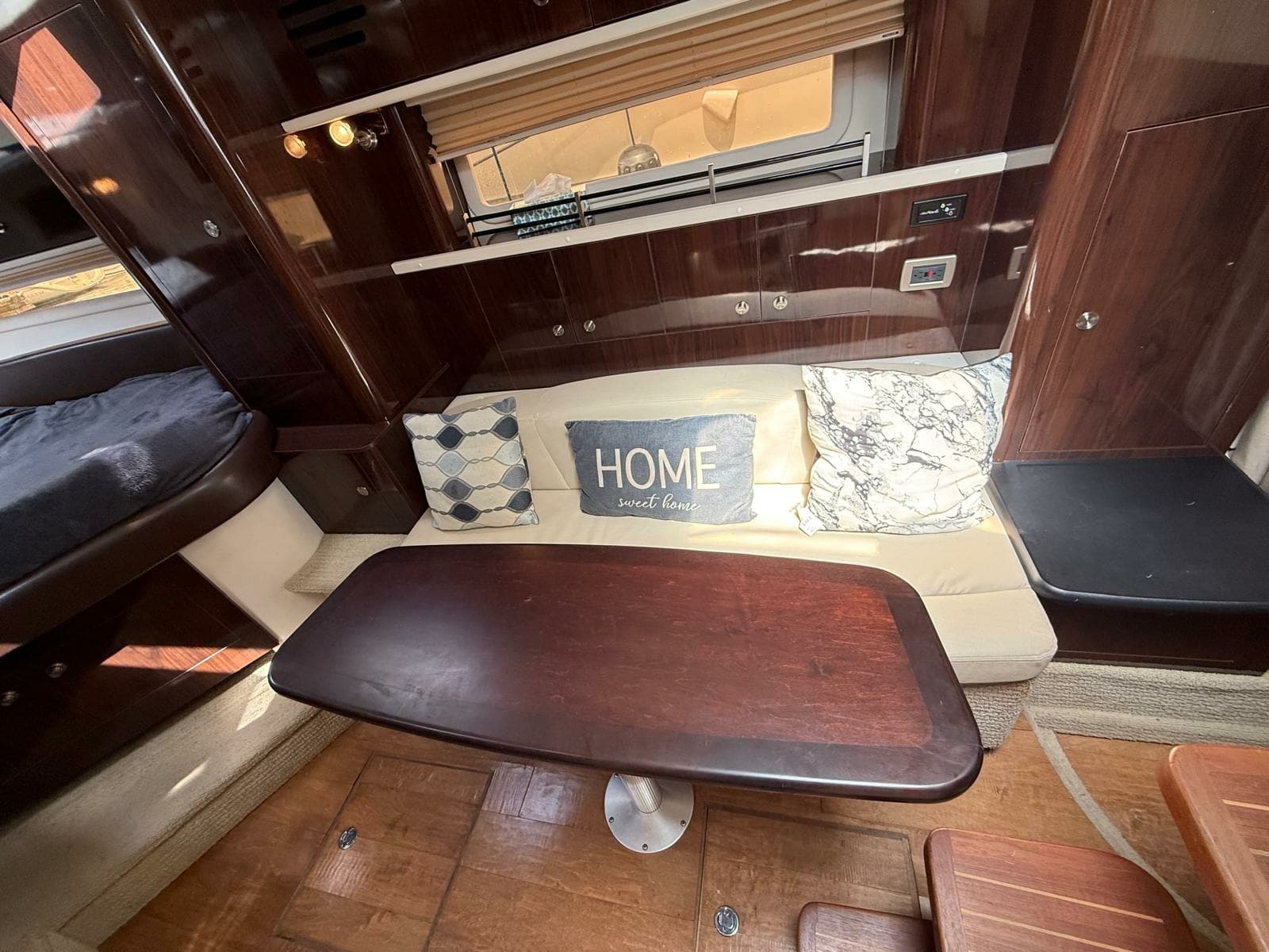 2015 Sea Ray 330 Sundancer - Photo 39