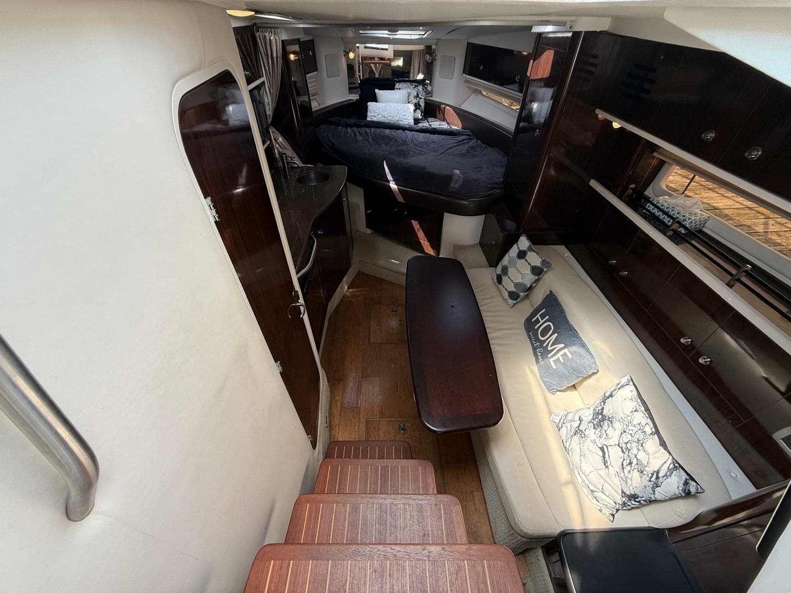 2015 Sea Ray 330 Sundancer - Photo 37