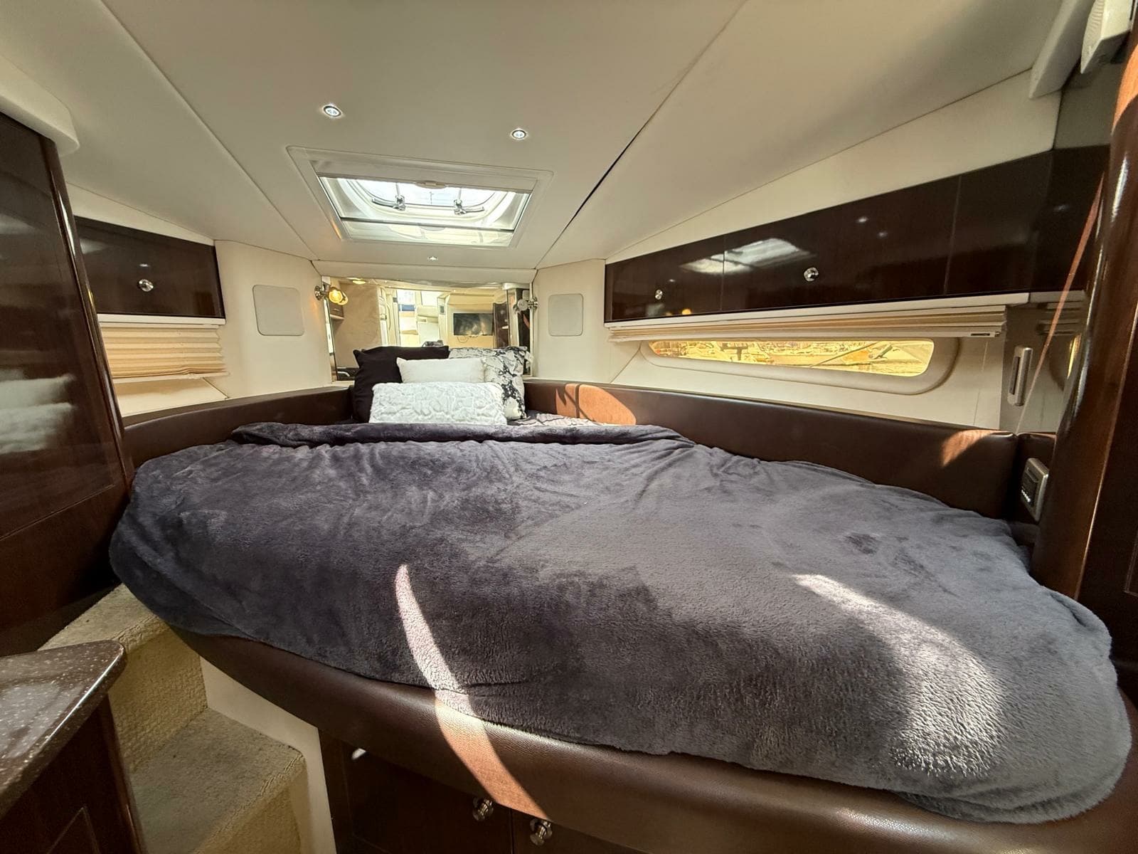 2015 Sea Ray 330 Sundancer - Photo 43